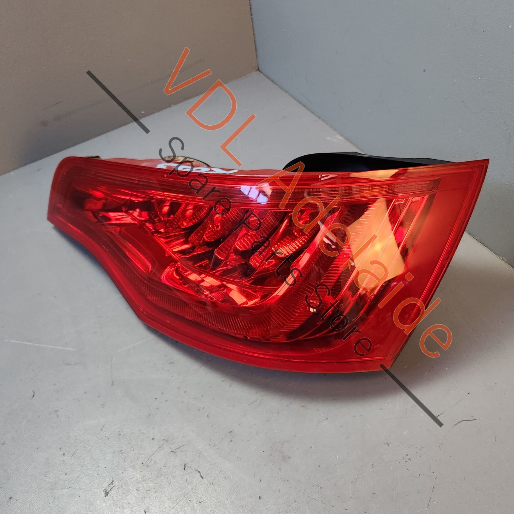 4L0945094L 4L0945094F   Audi Q7 Right Side Tail Brake Light 4L0945094L 4L0945094F