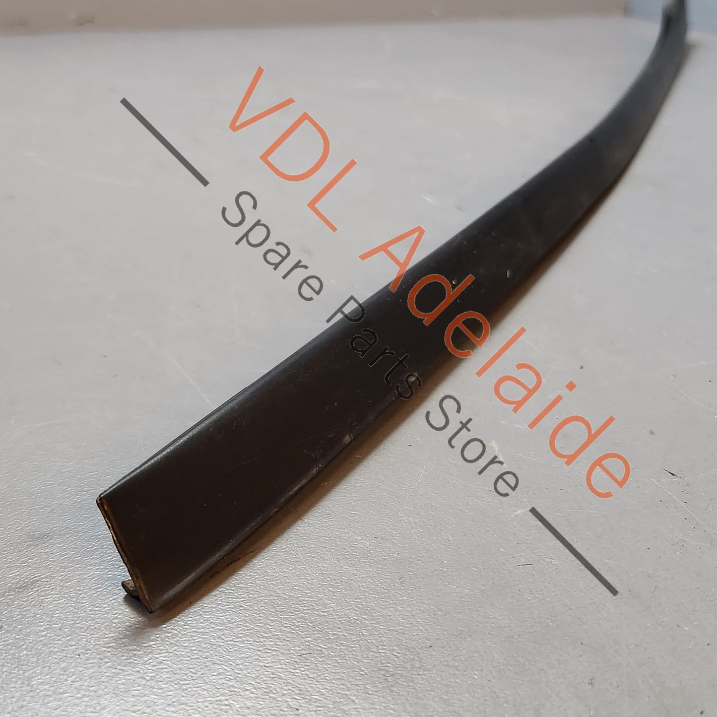 4L0854328    Audi Q7 Windscreen Water Deflector Strip Moulding Right Side 4L0854328