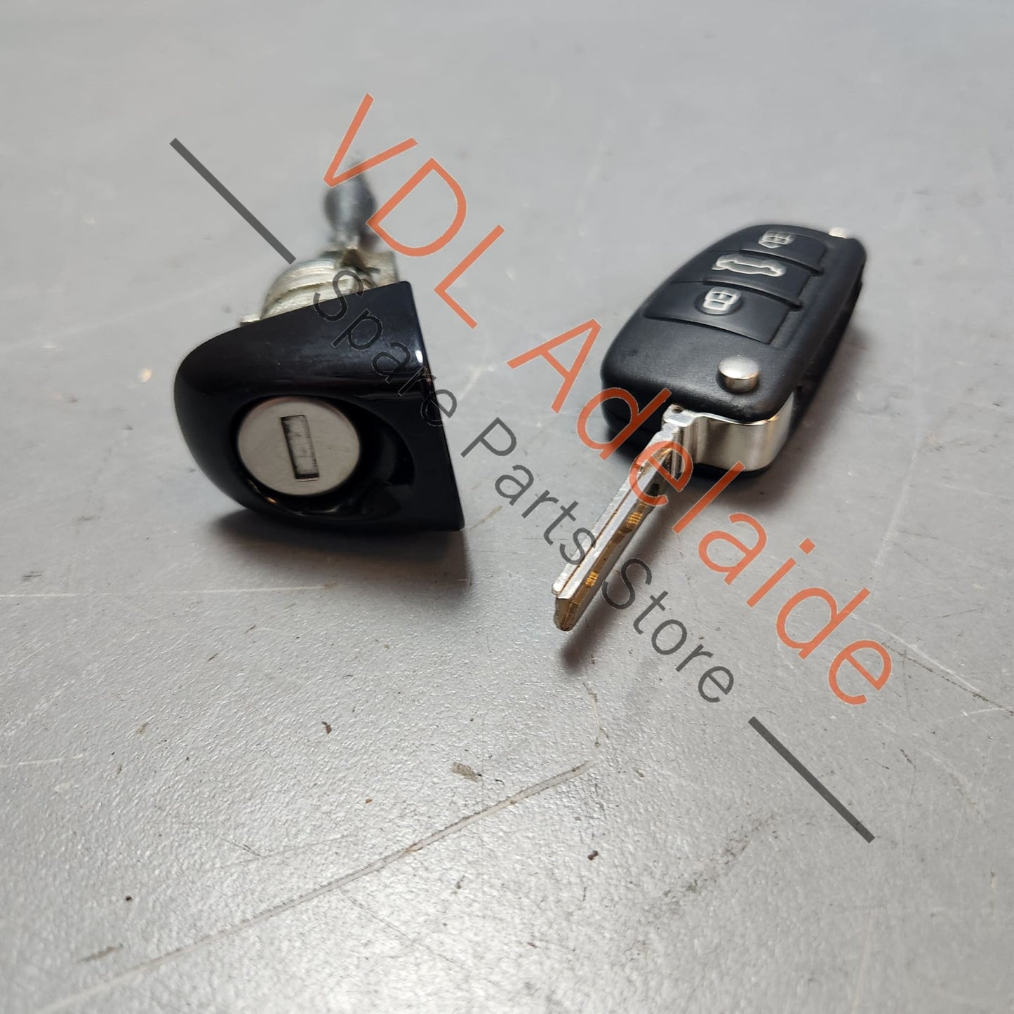 107837168BD    Audi Q7 Door Lock Cap & Door Lock Barrel Cylinder with Matching Blade Key 107837168BD