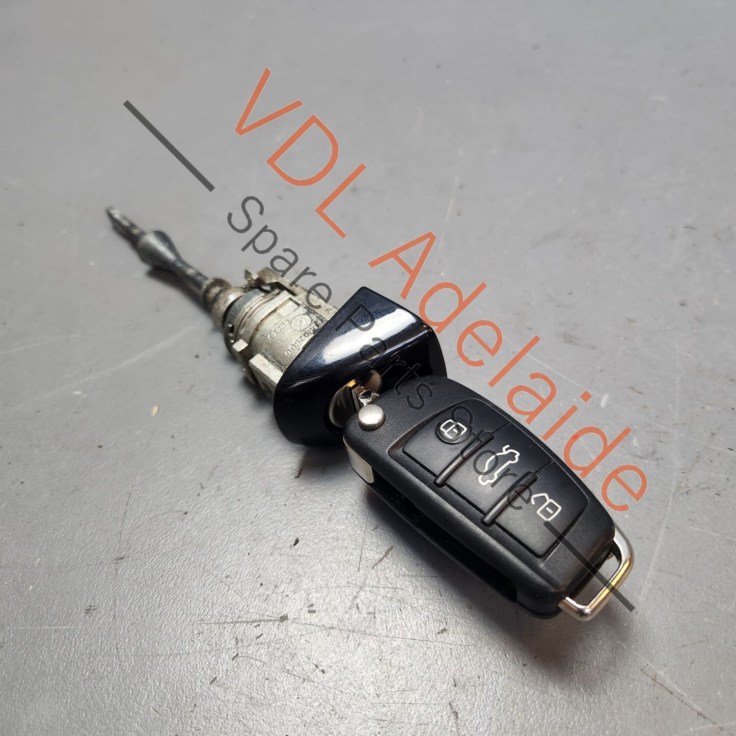 107837168BD    Audi Q7 Door Lock Cap & Door Lock Barrel Cylinder with Matching Blade Key 107837168BD