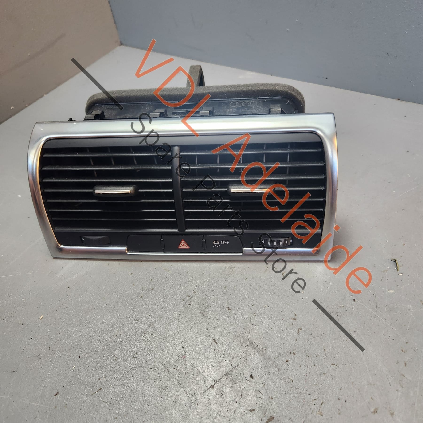 4L0820951P3Q7    Audi Q7 Dashboard Centre Middle AC Air Vent 4L0820951P