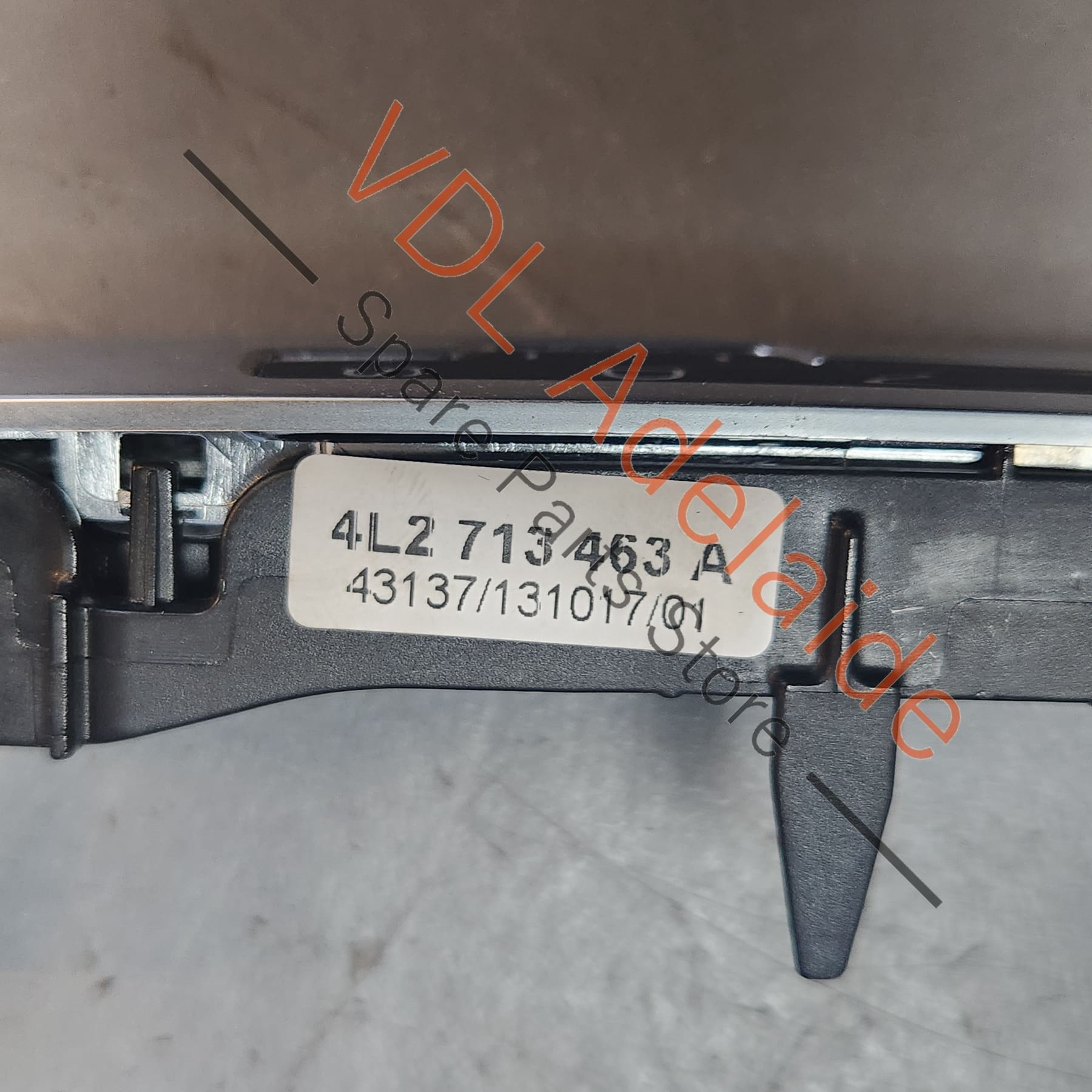 4L2713463A    Audi Q7 4L Gear Selection Display Indicator Unit Aluminium 4L2713463A