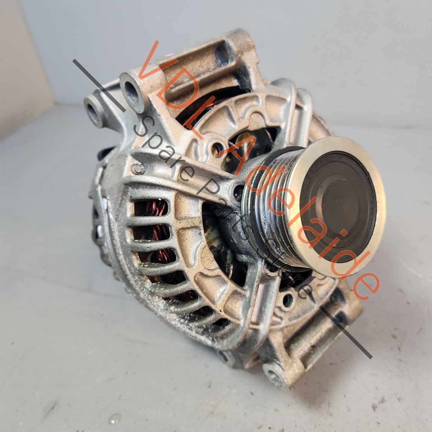 06B903016AB    Genuine Volkswagen VW Golf Tiguan Passat BOSCH Alternator 140A 06B903016AB