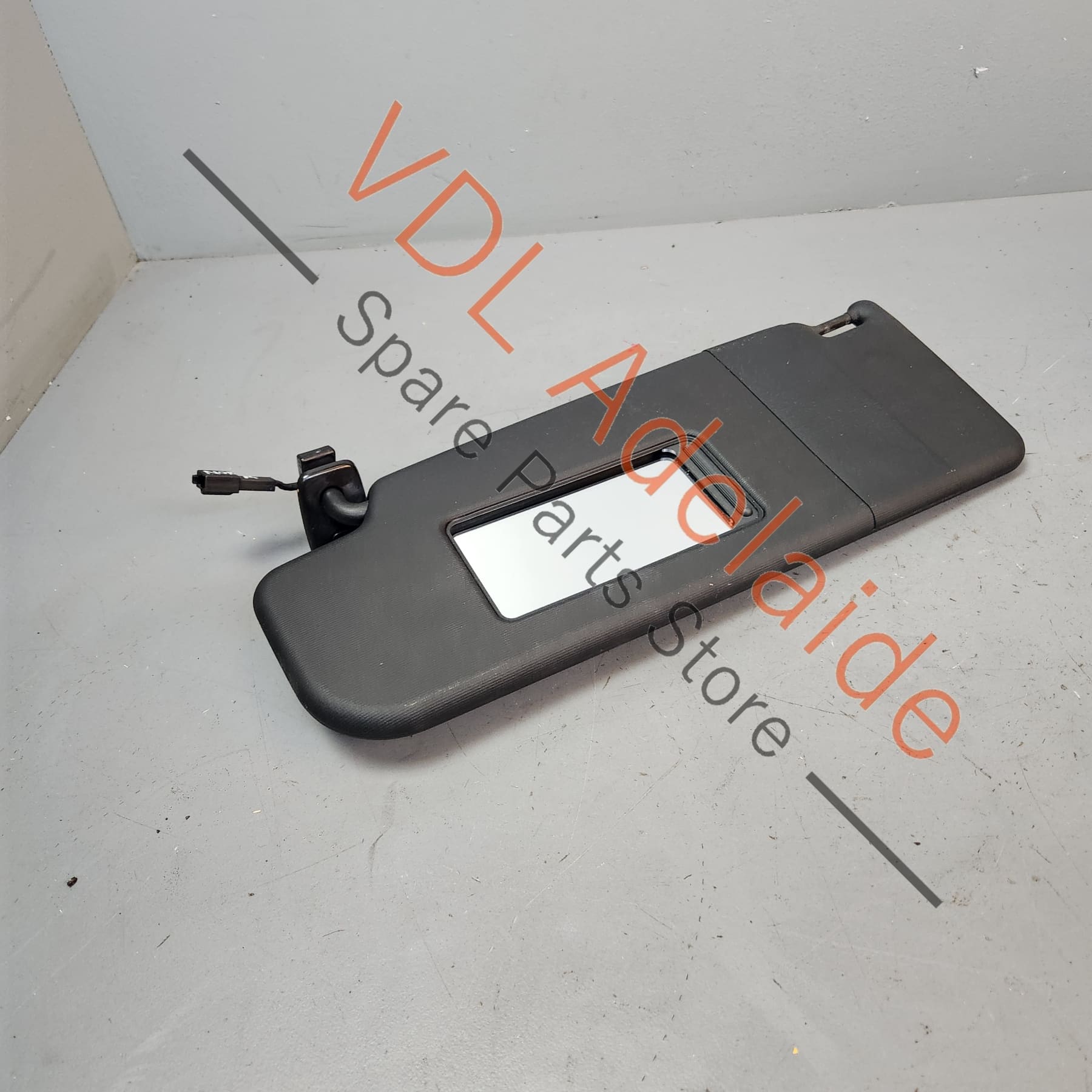 1K0857551N    VW Golf MK6 Left Side Sun Visor with Vanity Mirror Black / Charcoal 1K0857551N