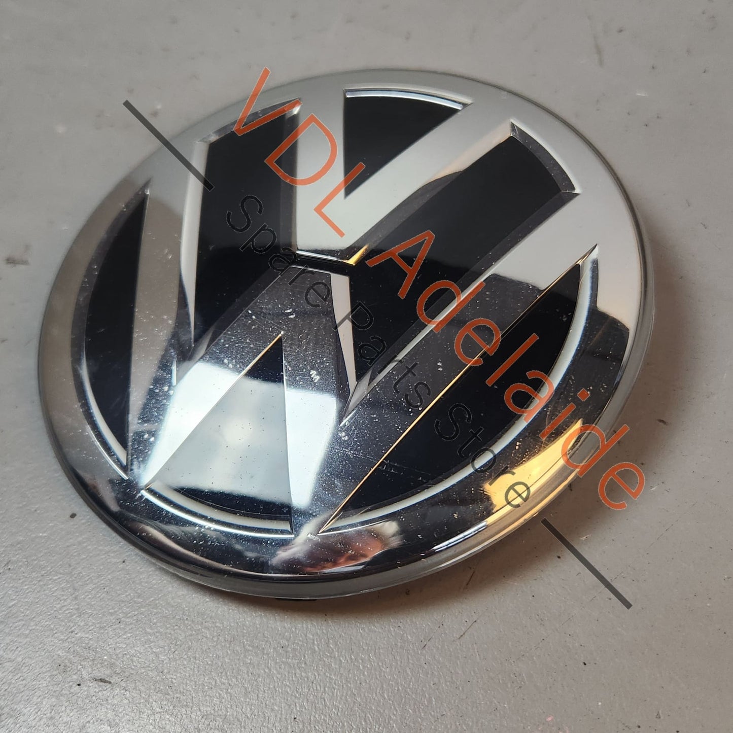 3G0853601A    Genuine VW Golf MK7.5 Front Grille Badge Embelem 3G0853601A JZA