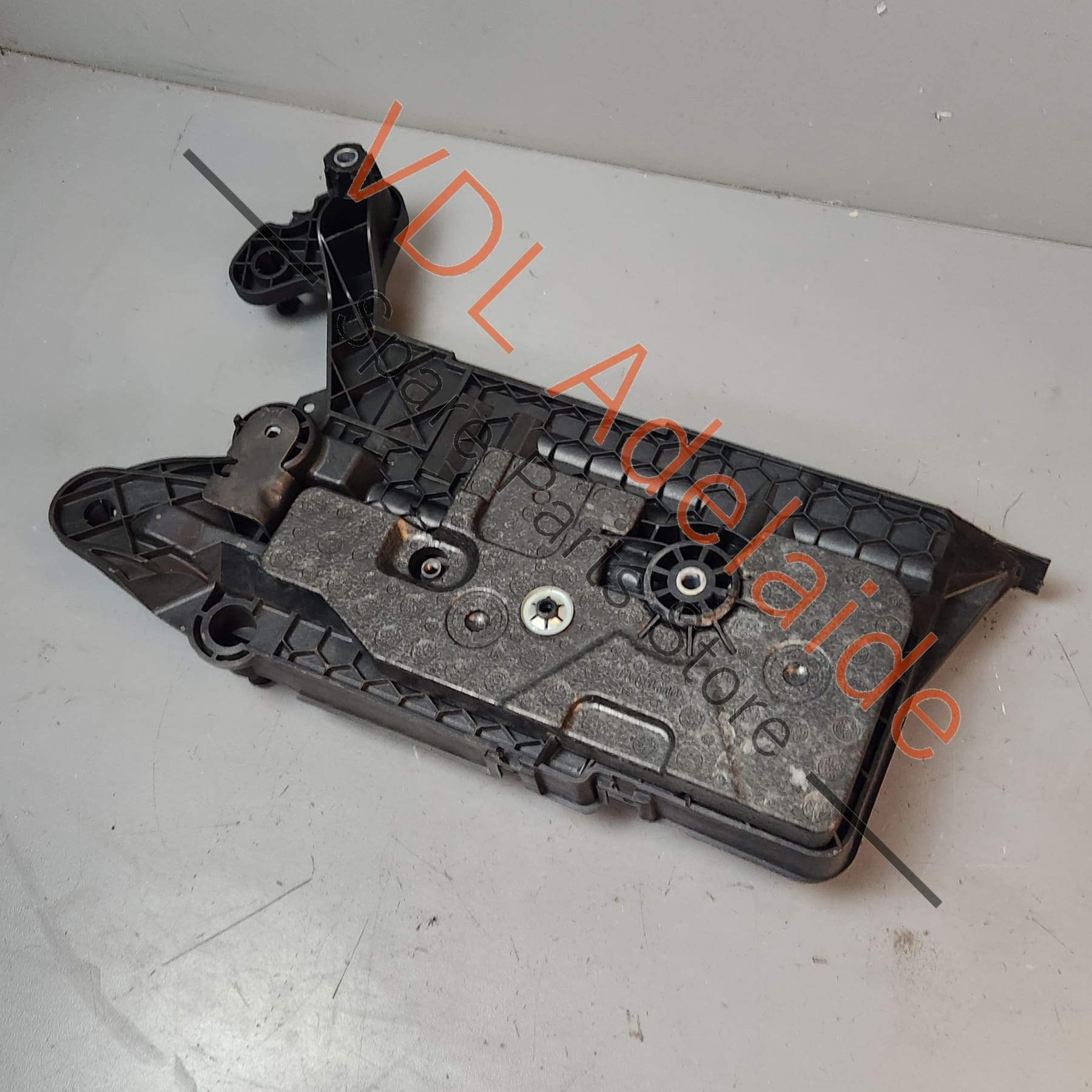 5Q0915331K    VW Golf R GTi Mk7 7.5 Battery Console Base Bracket 5Q0915331K