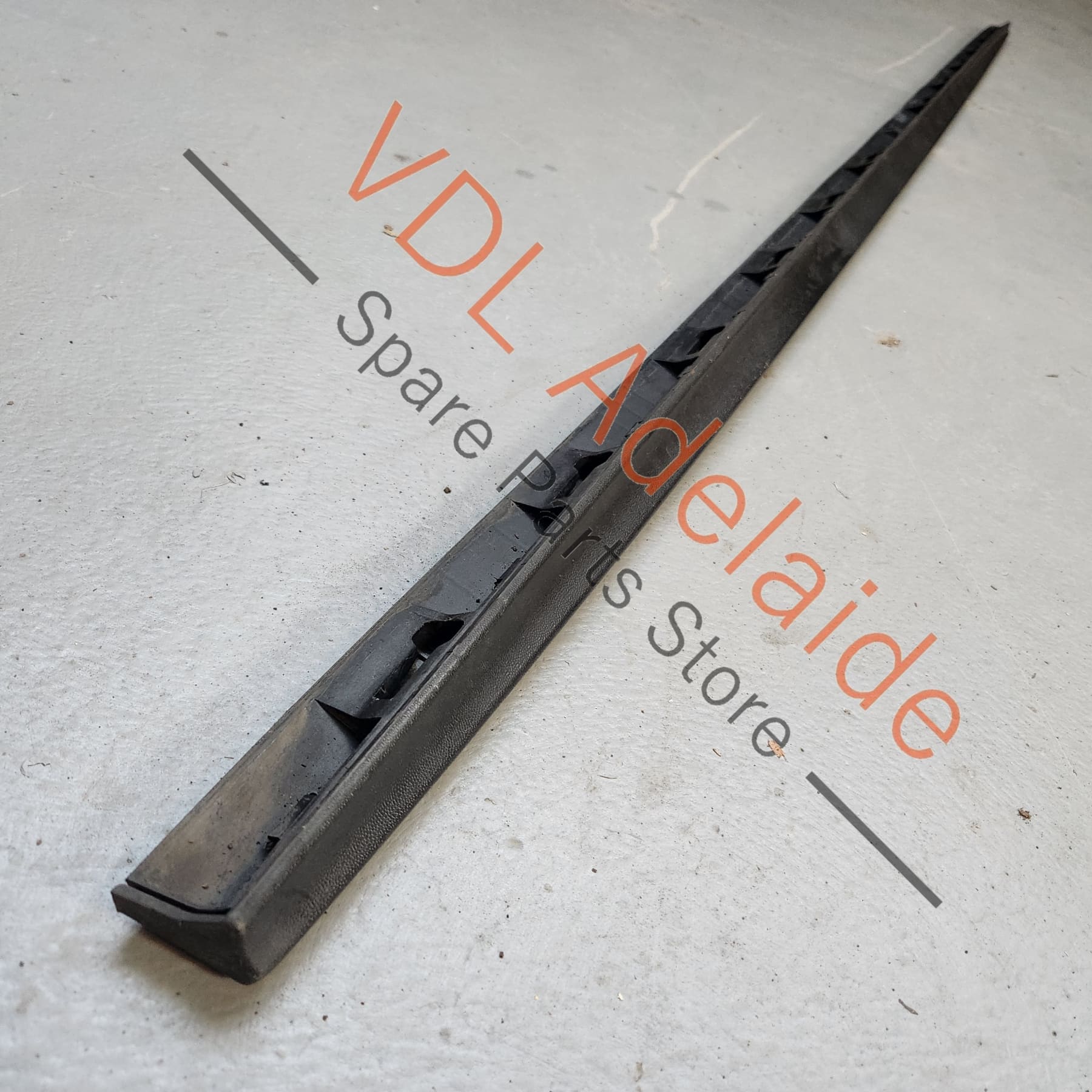 5G6853860B    VW Golf Gti MK7 7.5 Right Side Sill Trim Molding Sideskirt Side Skirt 5G6853860B 9B9