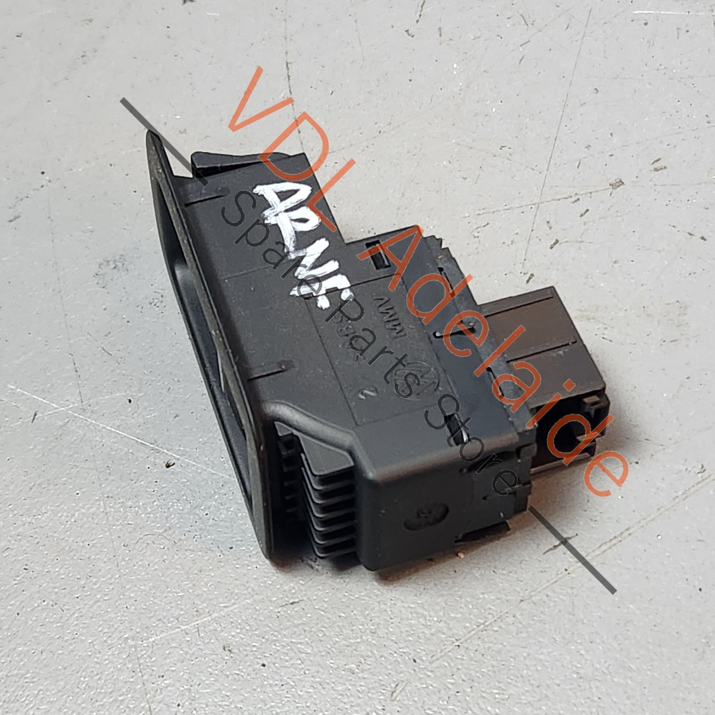 5G0959855LWZU    Volkswagen VW Highline Front or Rear Passenger Single Power Window Switch 5G0959855L