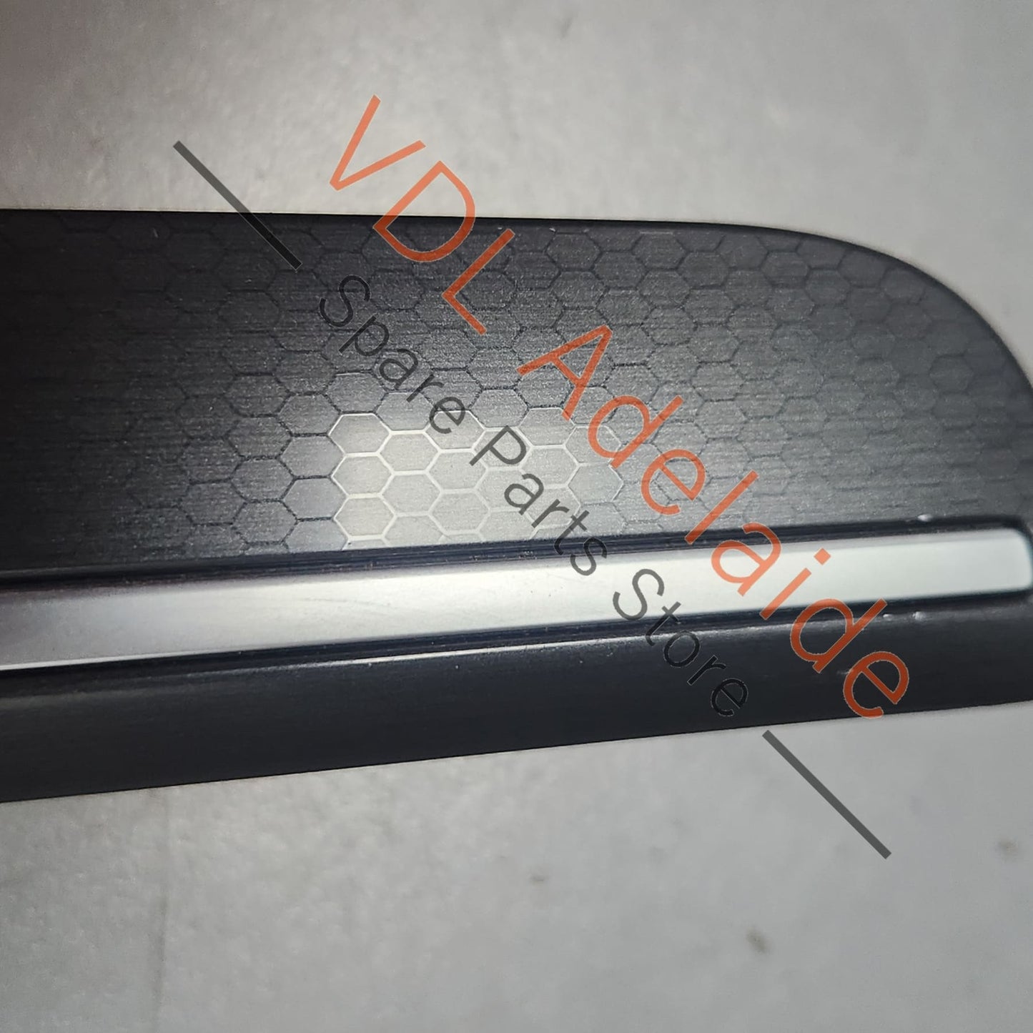 5G2858418C 5G2858418CYOO 5G2858227  VW Golf MK7 7.5 Left Side Dashboard Decorative Inlay Trim Piece "Wabe black/aluminium" 5G2858418C YOO