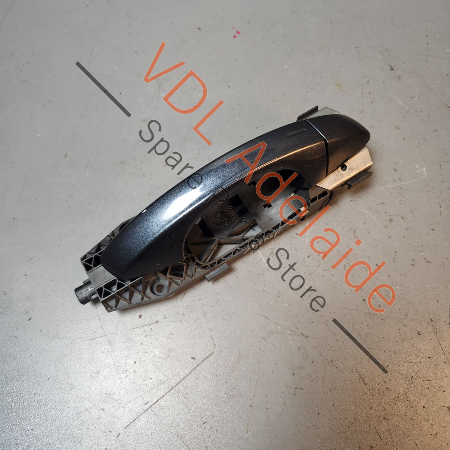 5G0837206QGRU 5N0837885H   VW Golf MK7 7.5 Drivers Right Side Exterior Door Handle for Keyless Entry and Mounting Bar 5G0837206Q GRU 5N0837885H Dark Iron Blue Metallic 8P8P LD5G