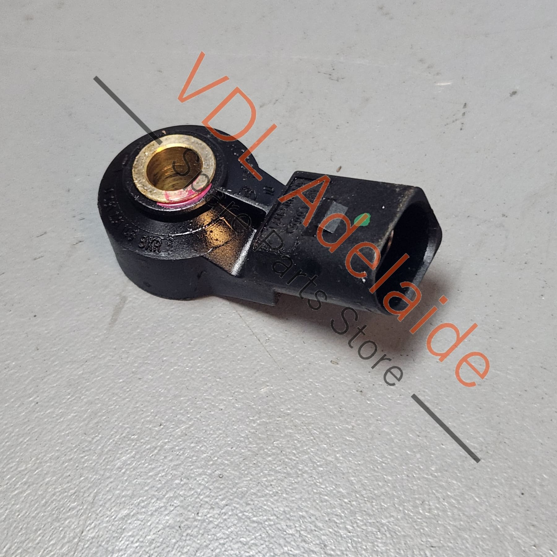 030905377C    Genuine Porsche Audi Volkswagen BOSCH Ignition Knock (Detonation) Sensor 030905377C