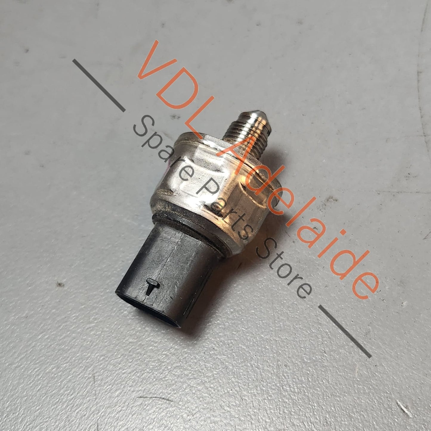 06L906054E    Genuine Porsche Audi Volkswagen Fuel Pressure Sensor 06M906054E