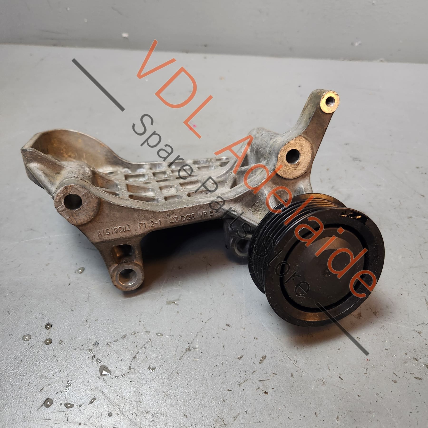 039903143AJ  VW Audi V6 Tdi 3.0 Engine Bracket for Alternator 039903143AJ