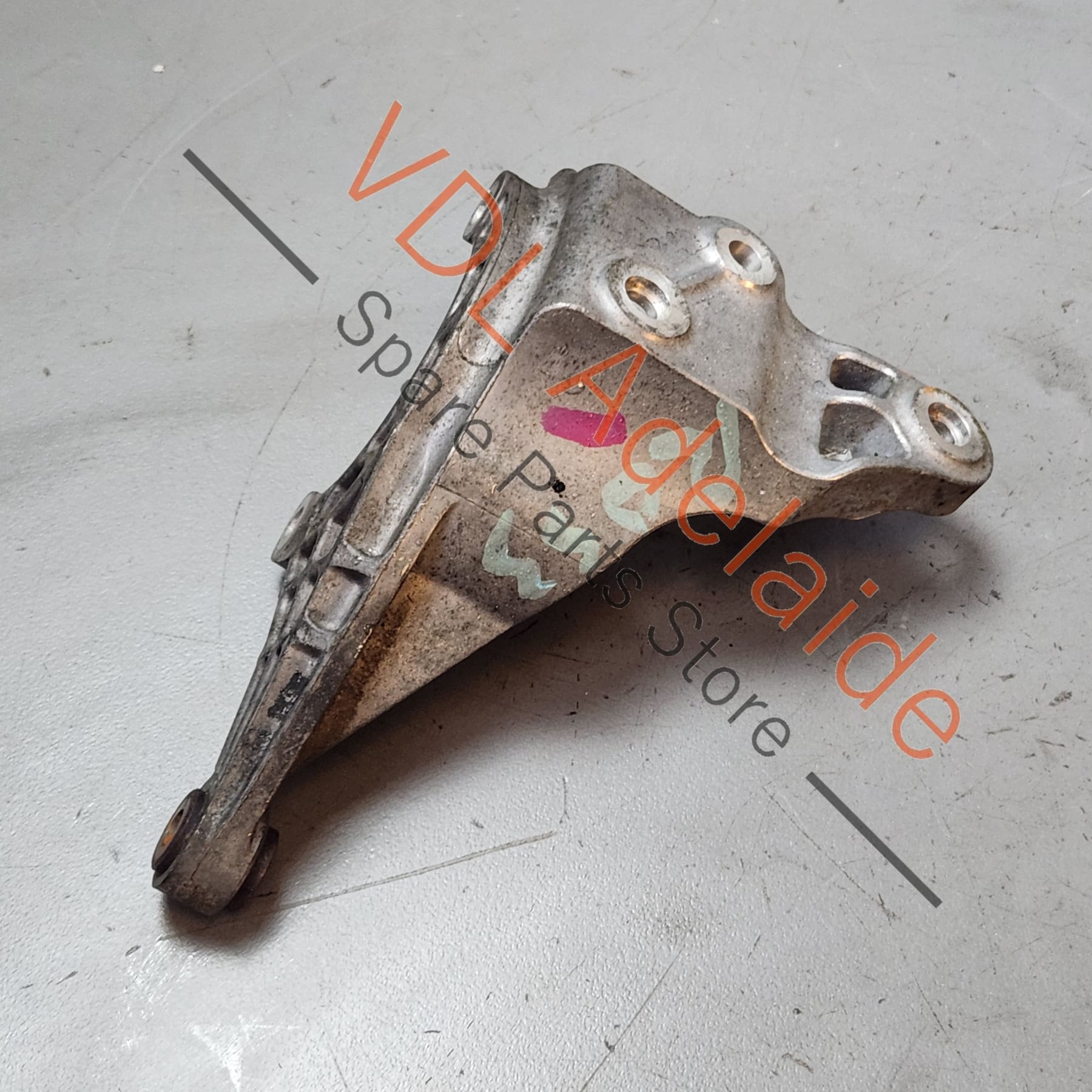 059145167AM  VW Audi V6 Tdi 3.0 Alloy Engine Bracket for Power Steering Vane Pump 059145167AM