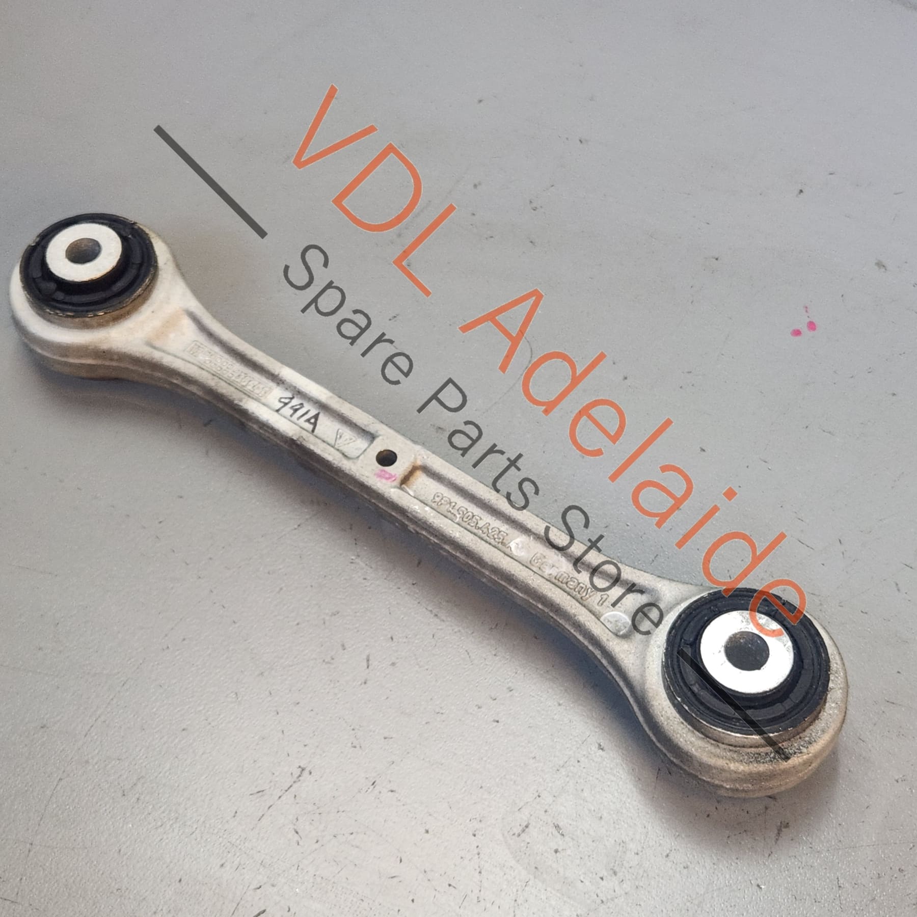 9P1505397A 9P1505425A 
99133104703  Porsche 911 Right Side Upper Suspension Control Arm Wishbone 9P1505425A 9P1505397A