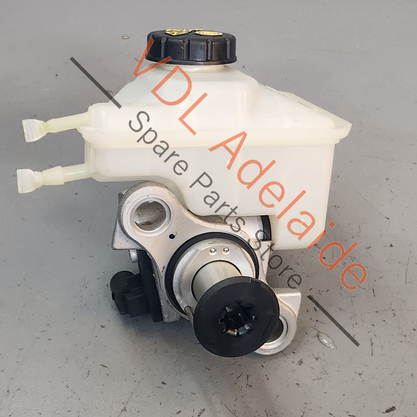 99135513027 99135513029 99135501302  Porsche 911 Brake Master Cylinder & Reservoir 99135513027 99135513029