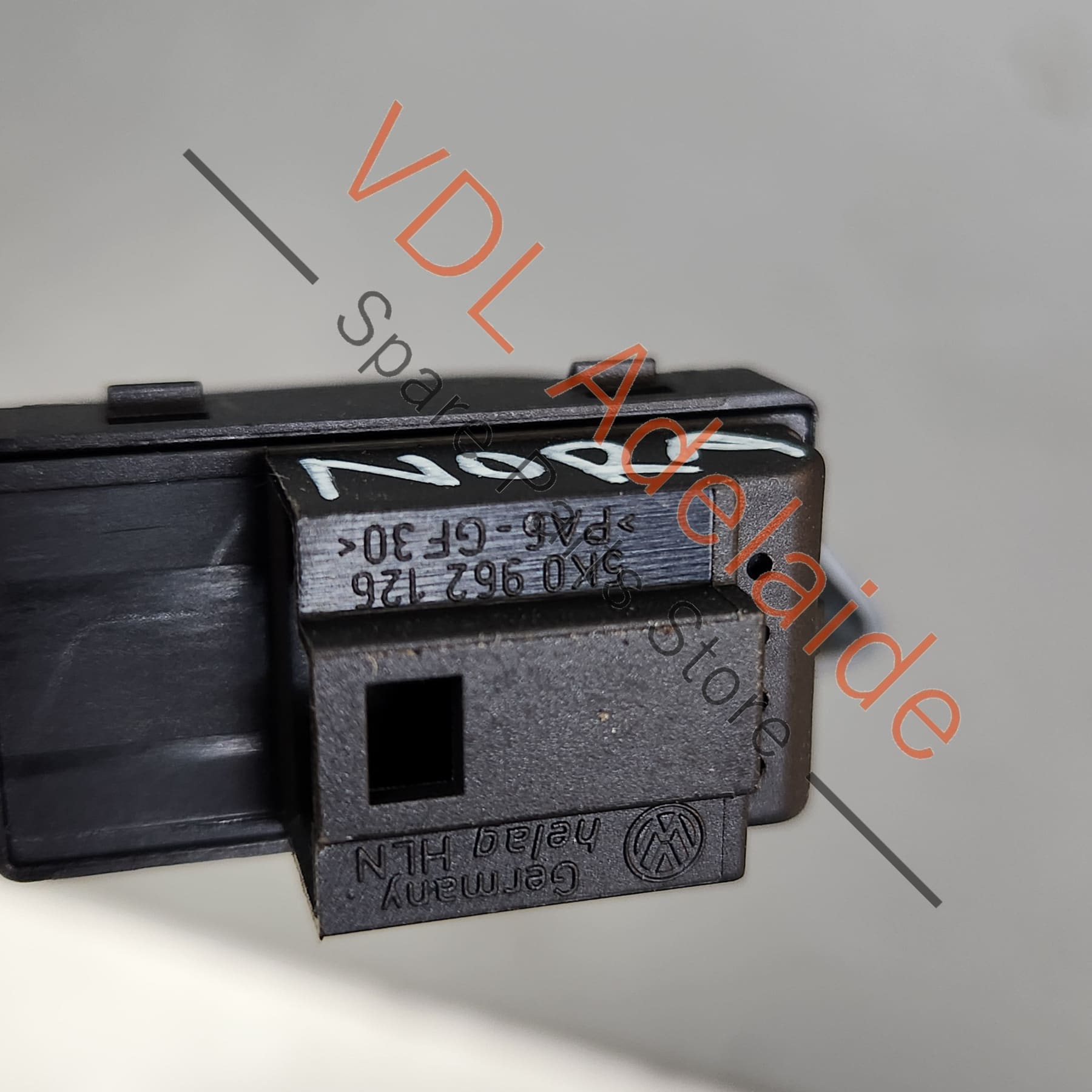 5K0962126    VW Golf MK6 Switch for Lock Unlock Central Locking Button 5K0962126  REH