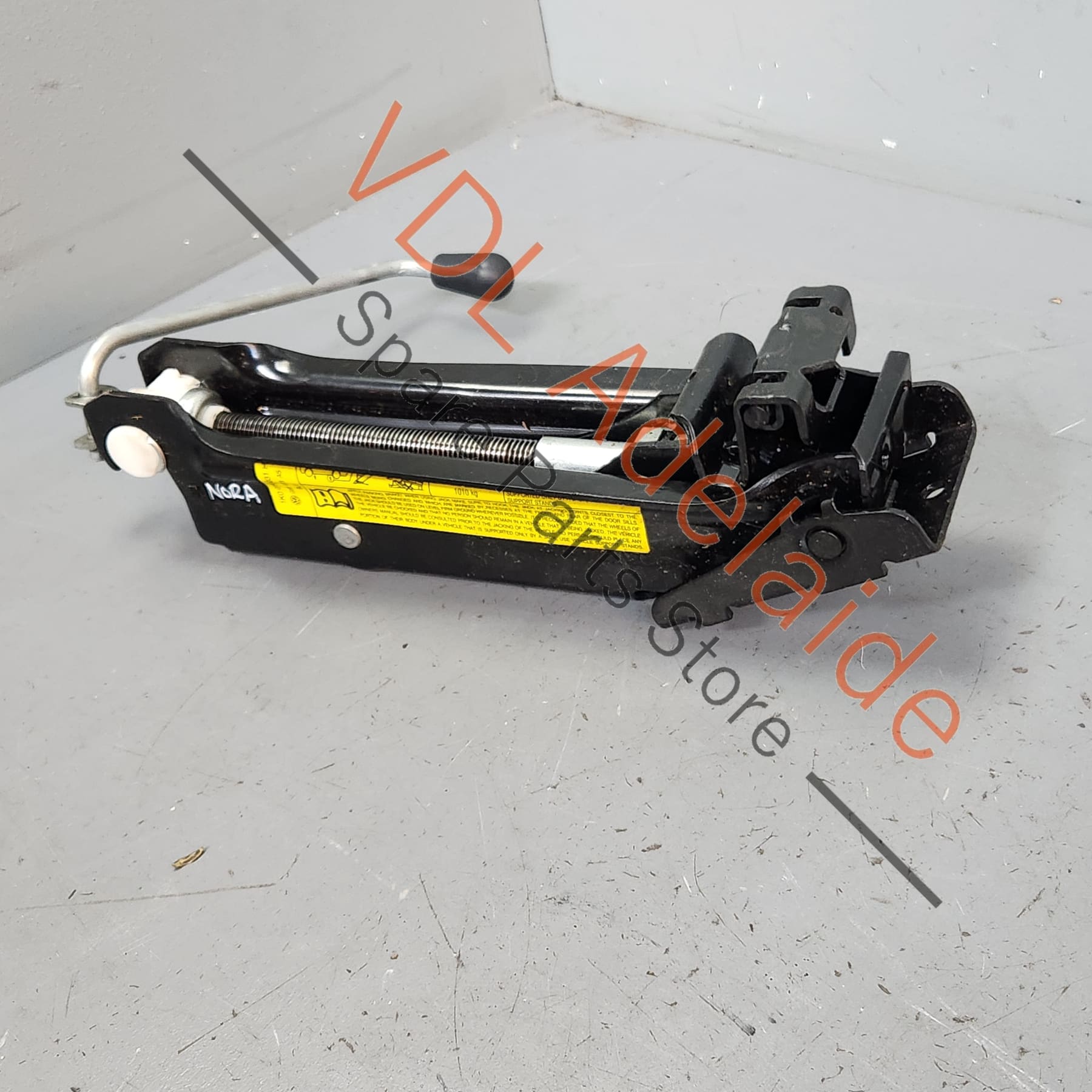 1K0011031H    VW Golf MK5 MK6 MK7 Gti R Emergency Flat Tyre Jack 1K0011031H