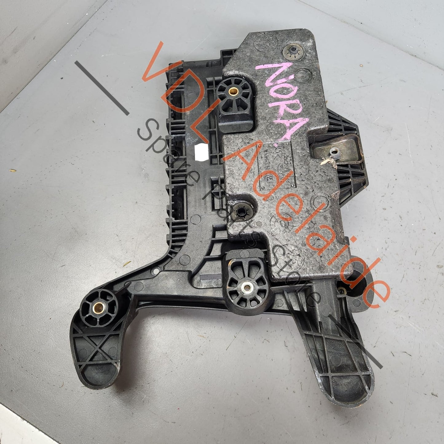 1K0915333    VW Golf MK6 Battery Mounting Tray Bracket 1K0915333