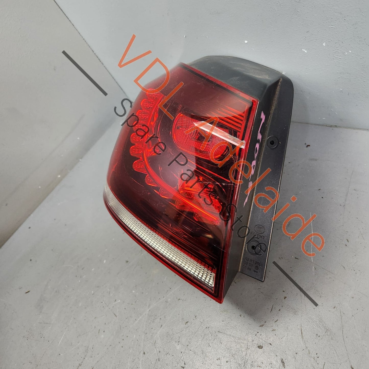 
5K0945095Q    VW Golf MK6 R Genuine OEM LED Tail Light Left Outer 5K0945095Q