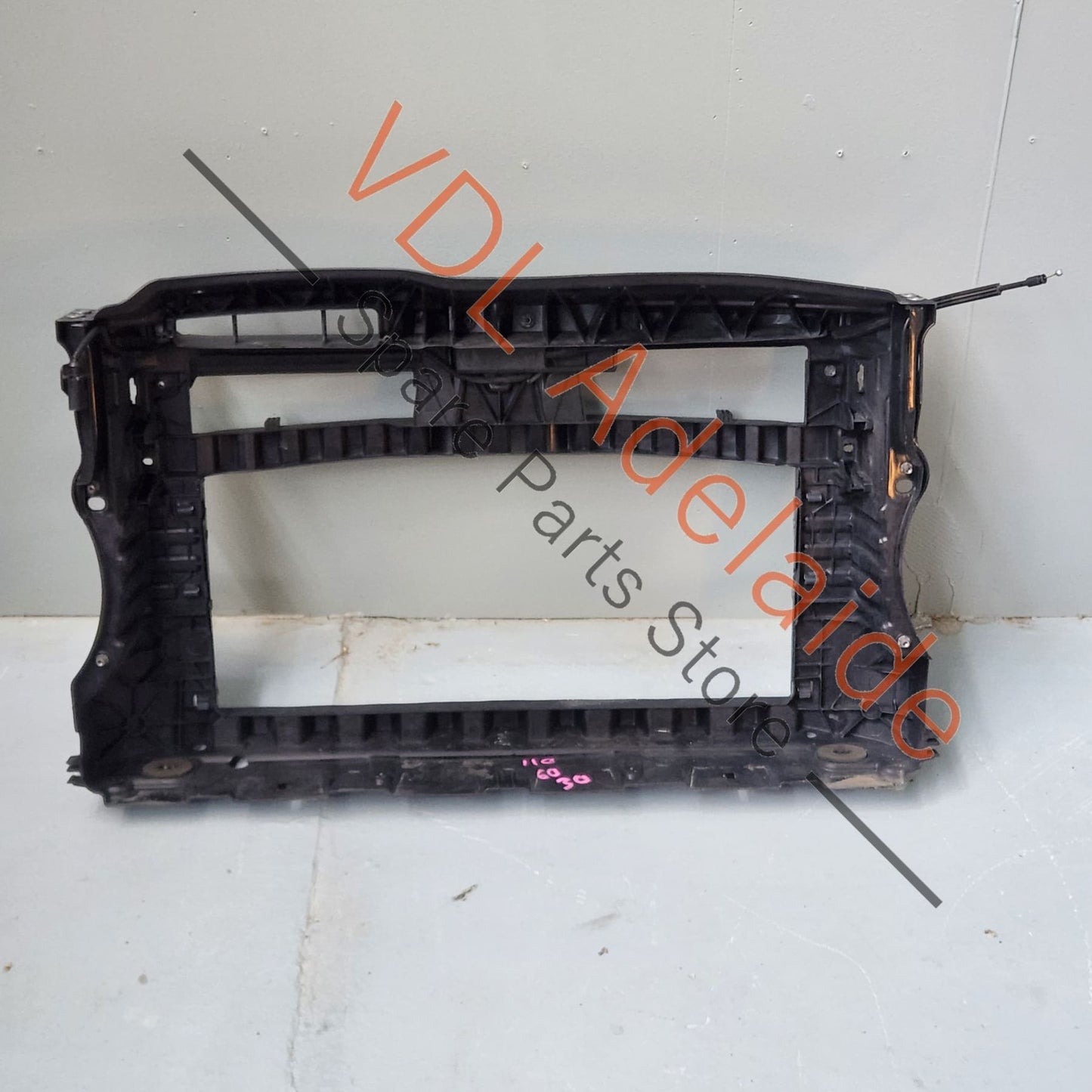 5K0805588E    VW Golf MK6 Gti R Radiator Support Panel Lock Carrier 5K0805588E