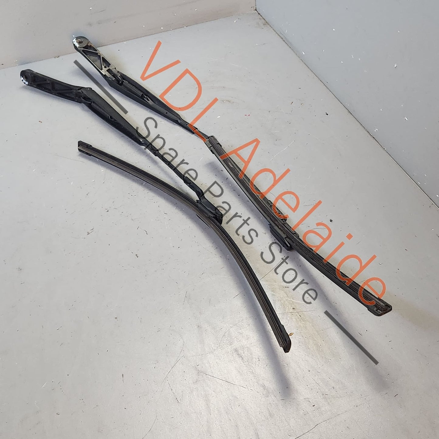 1Q295541003C 1Q295540903C   VW Golf MK6 Pair of Windscreen Wiper Arms 1Q2955410 1Q2955409