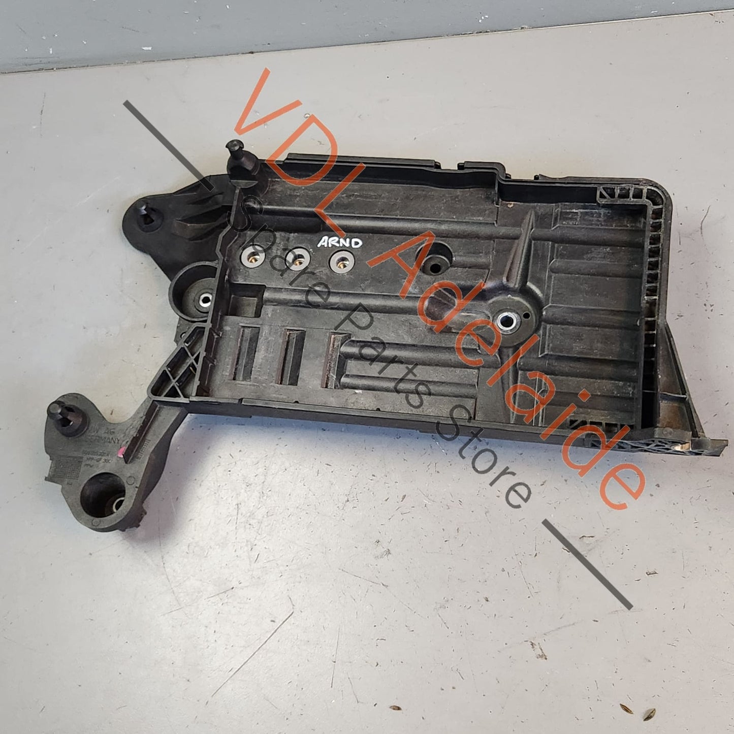 5Q0915331K    VW Golf R Mk7 Battery Console Base 5Q0915331J