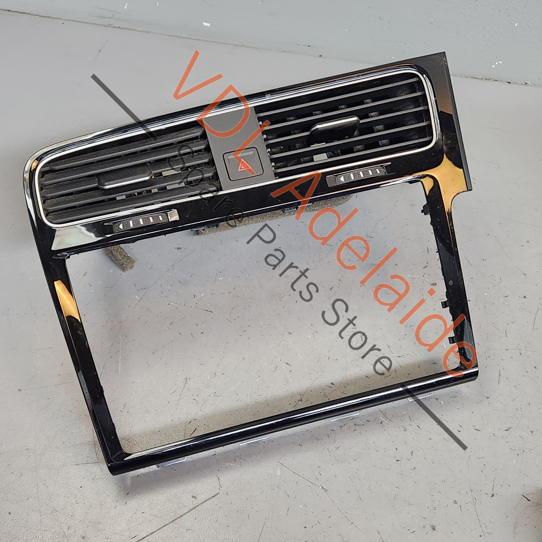 5G2819728AJQYI 5G2819728AKQYI   VW Golf MK7 7.5 9.2in Centre Dash Screen Trim 5G2819728AK QYI 5G2819728AJ QYI