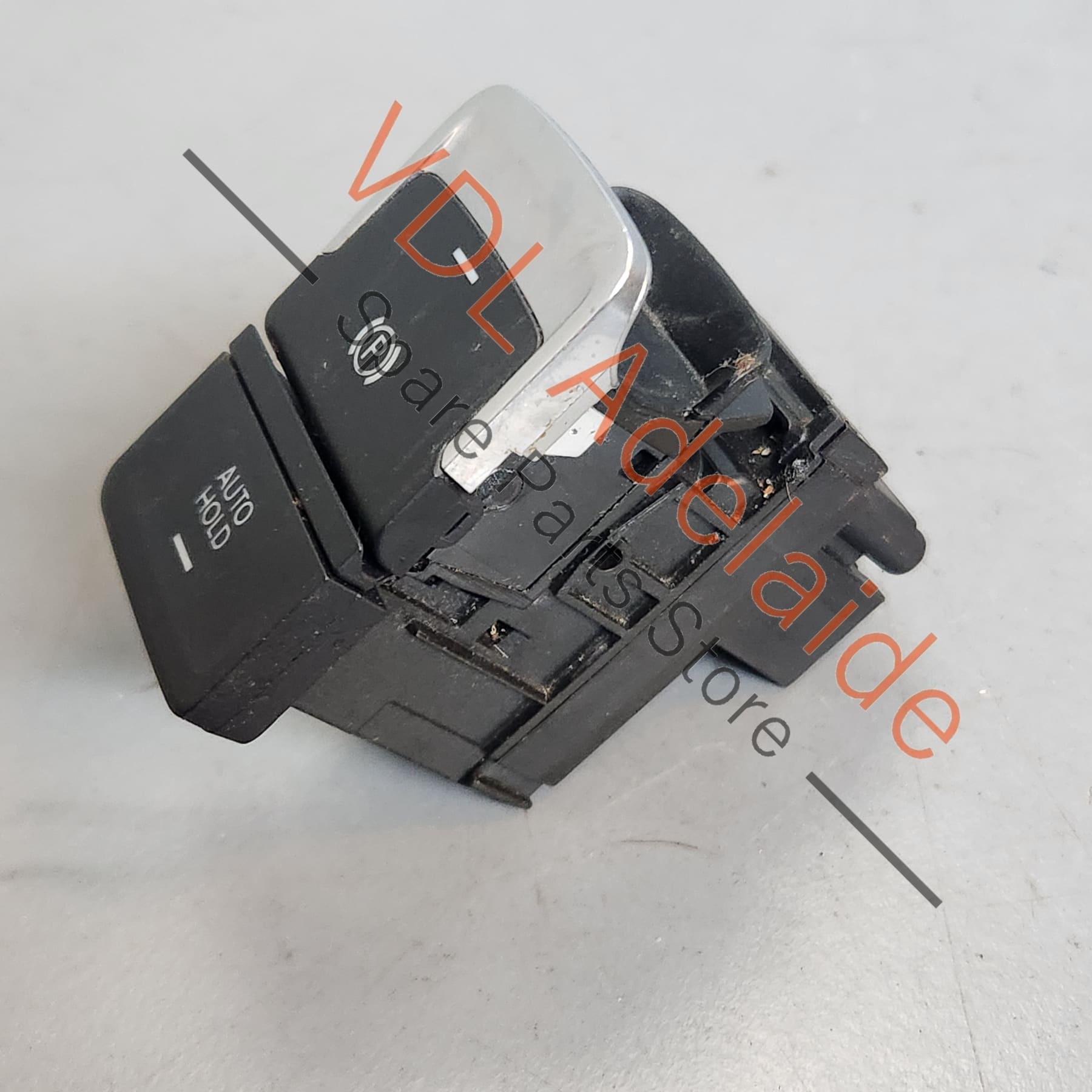 5G0927225D    VW Golf MK7 7.5 EPB Park Brake Switch Centre Console 5G0927225D