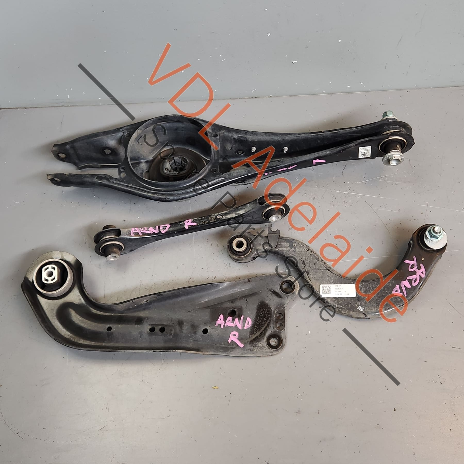 5Q0505224D    VW Golf R MK7 7.5 Rear Suspension Control Arms Wishbone Right Set