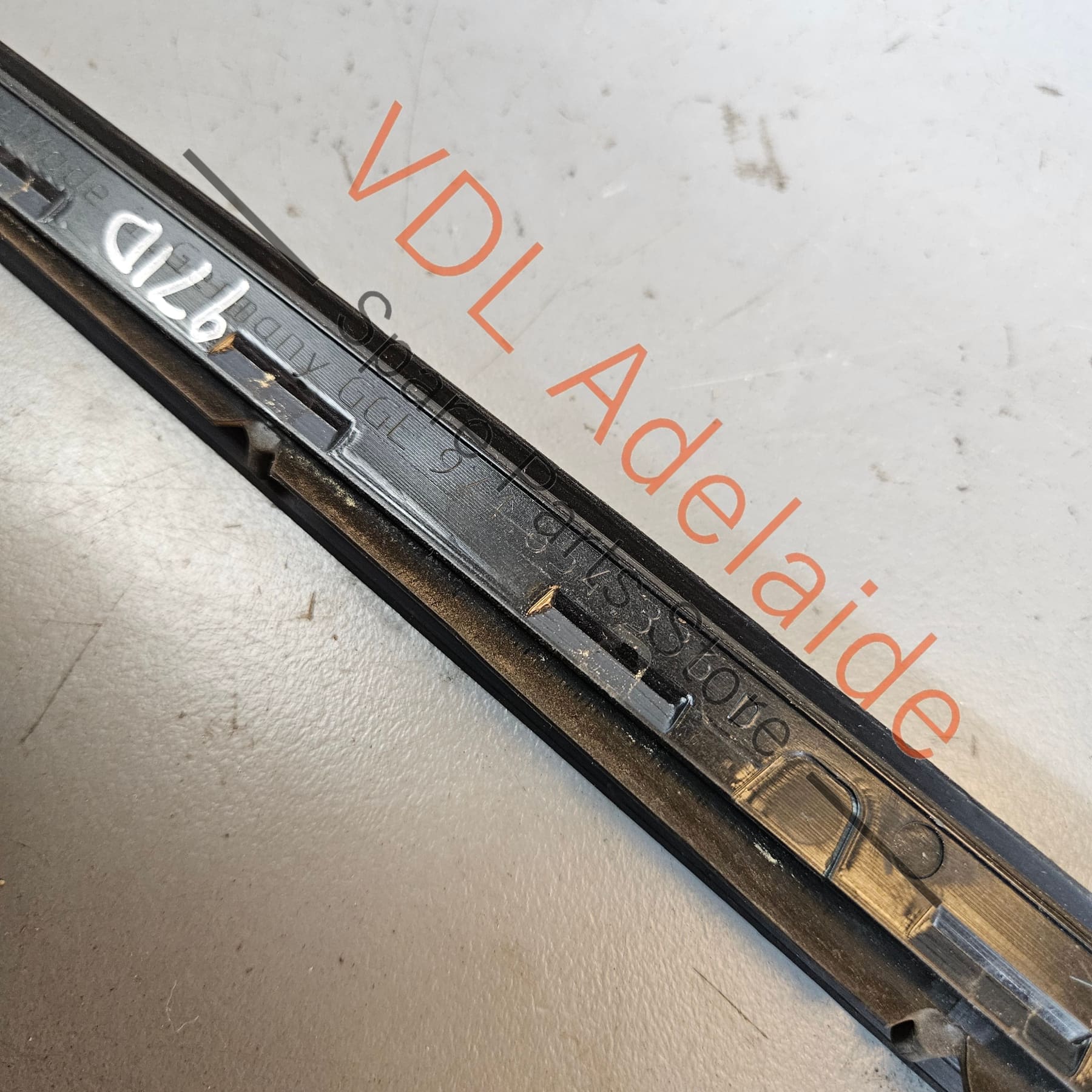 971854336 971854336D    Porsche Panamera 971 Windscreen Water Deflector Strip Trim Right 971854336B 971854336D