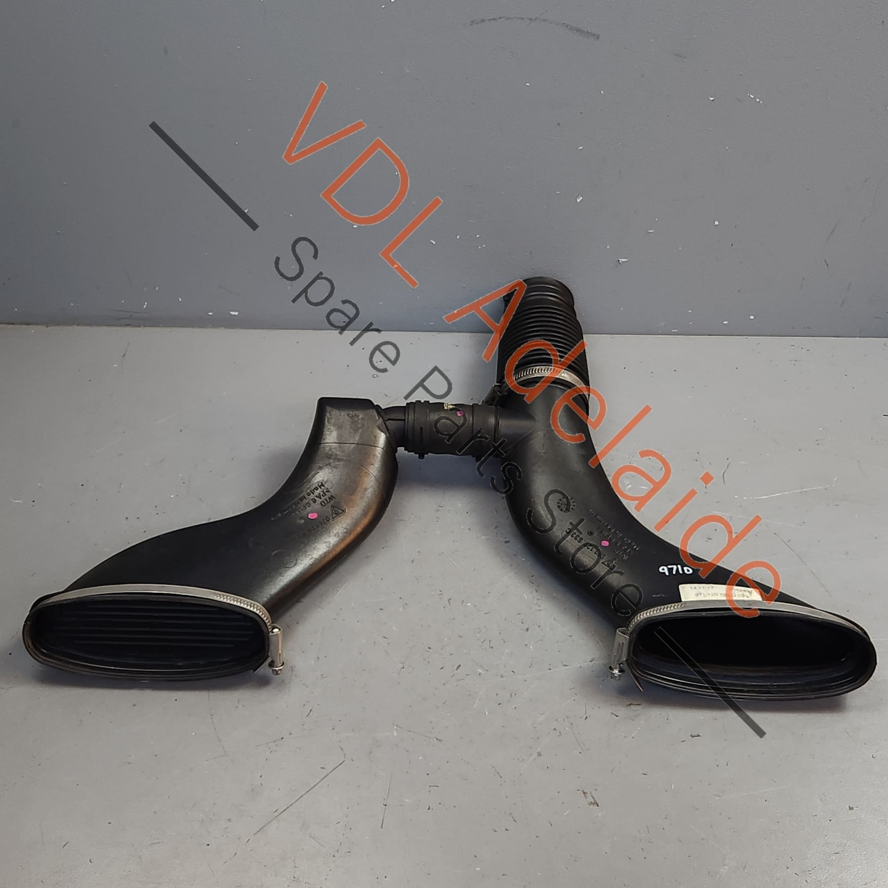 971129532D     Porsche Panamera 3.0 Petrol Air Intake Pipe Hose 971129532D  971129533C 971128629