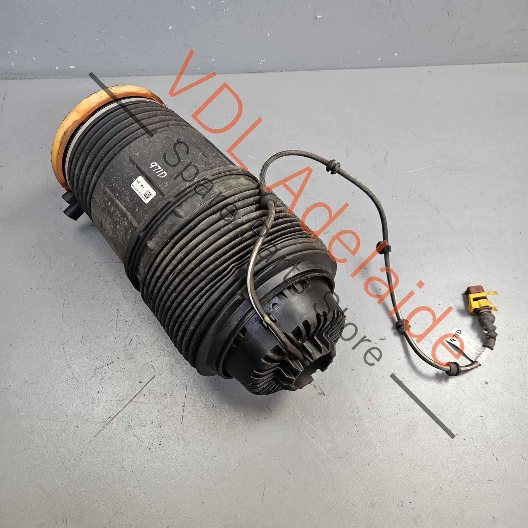 971616026H 971616026C    Porsche Panamera 971 Right Rear Suspension Airbag Air Spring Cylinder RHS 971616026C 971616026H