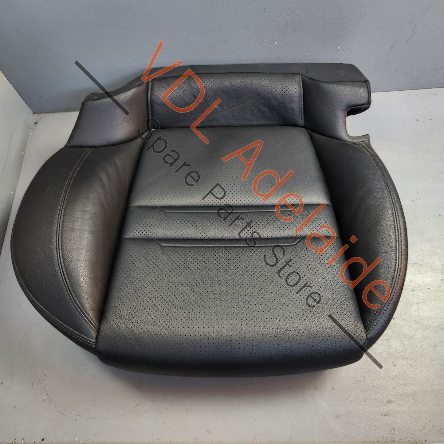 971885406FGGDB     Porsche Panamera 971 Rear Right Seat Base 971885406FG GDB Black Leather