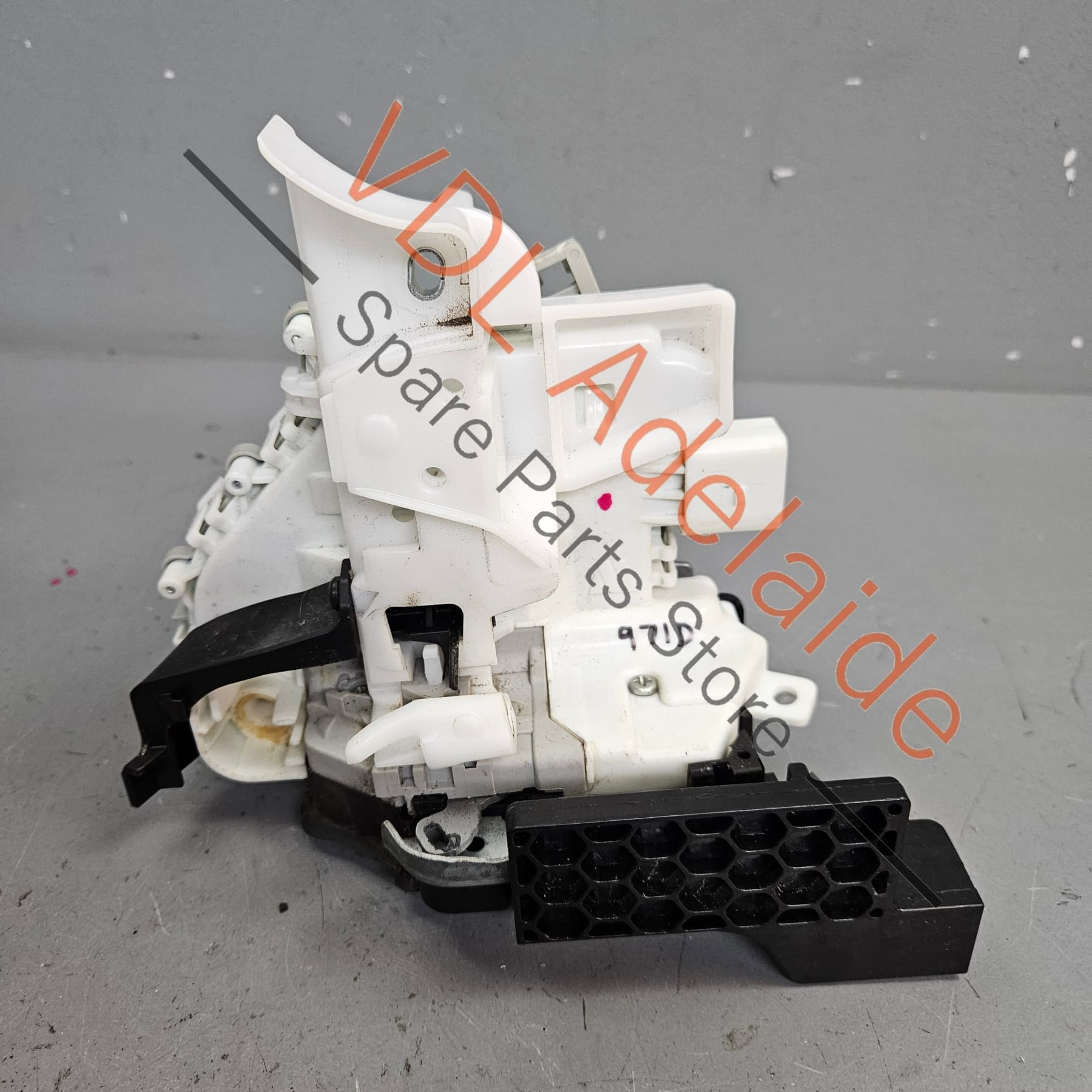 971837016D     Porsche Panamera Front Right Door Lock Module Actuator 971837016D