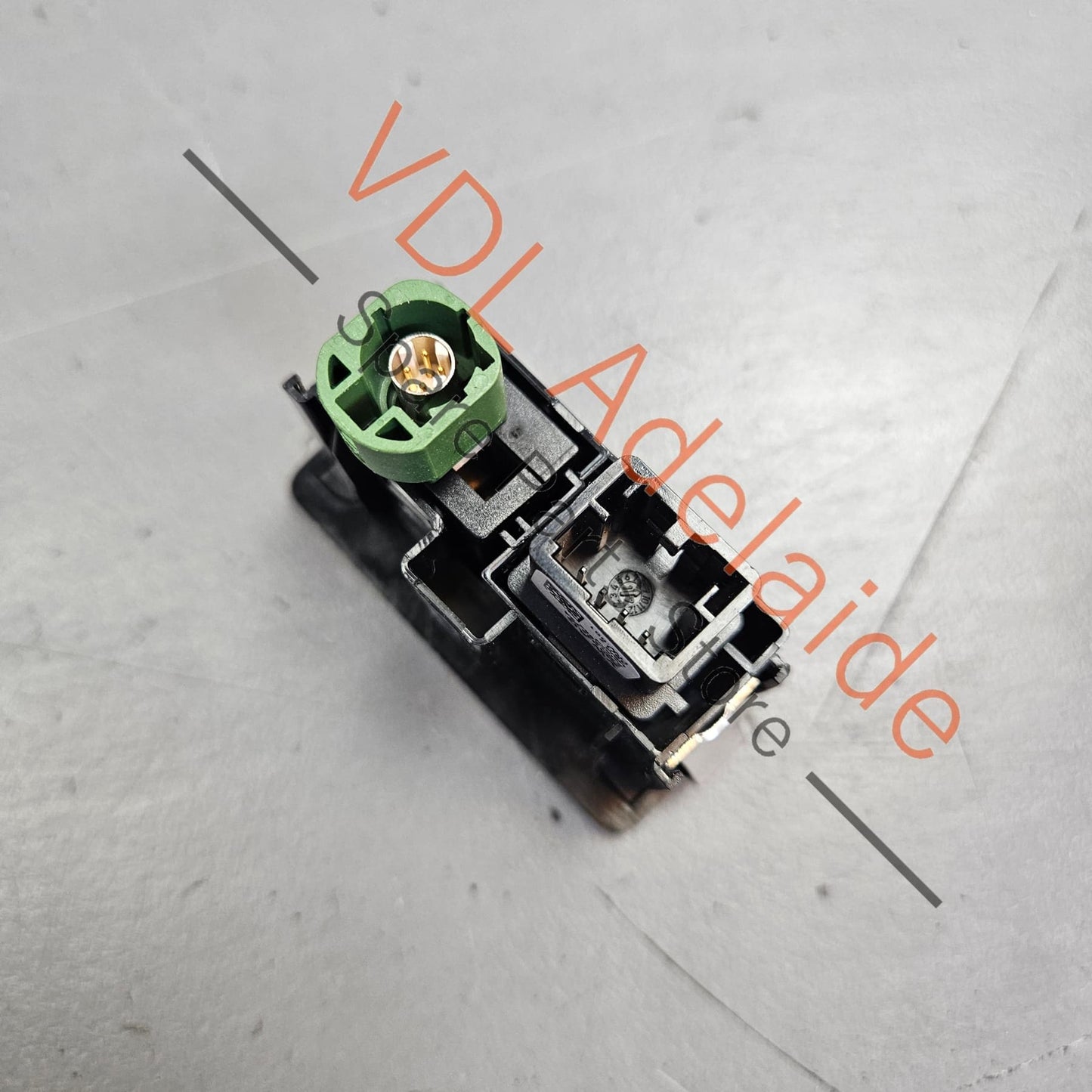 5G0035222A 971035222A   Porsche USB Audio Aux In Auxiliary Media Socket Jack 971035222A 5G0035222A