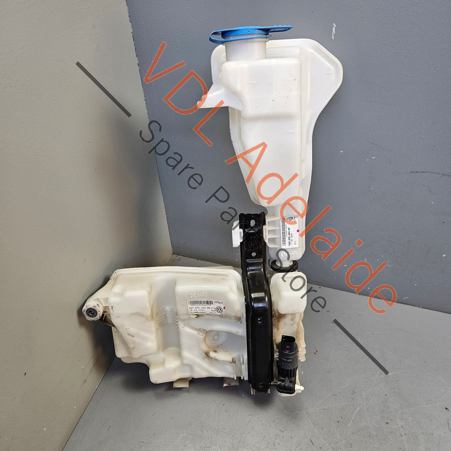 5Q0955453BA 5Q0955453AK   VW Golf R MK7 7.5 Windscreen Washer Bottle Reservoir Tank 5Q0955453BA 5Q0955453AK