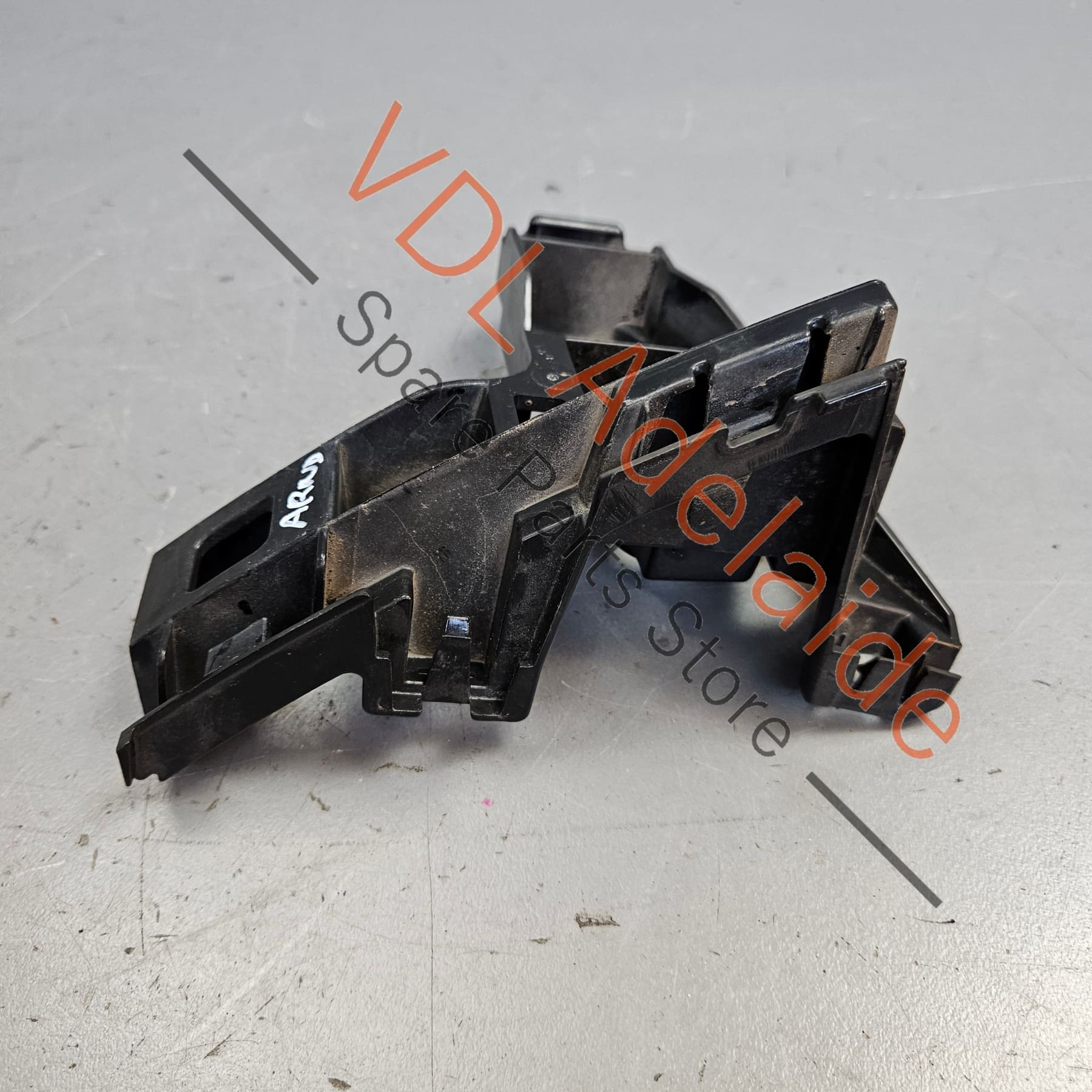 5G6807394A    VW Golf MK7 Rear Right Bumper Bar Bracket 5G6807394A