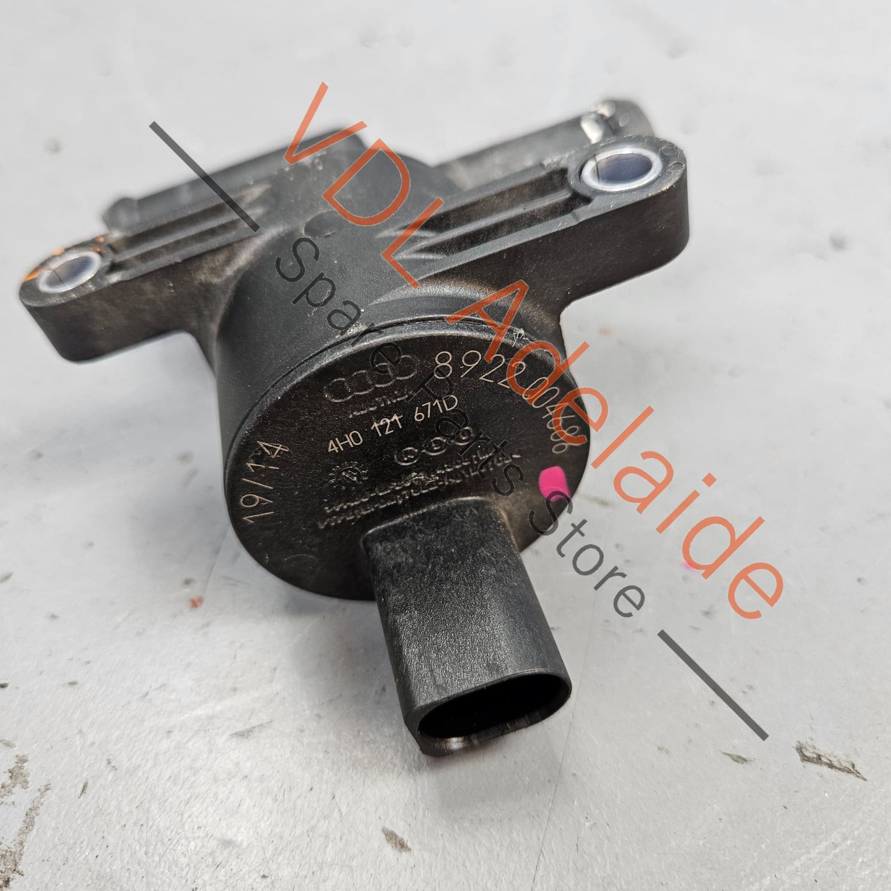 4H0121671D    VW Audi Coolant Solenoid Shutoff Valve 4H0121671D