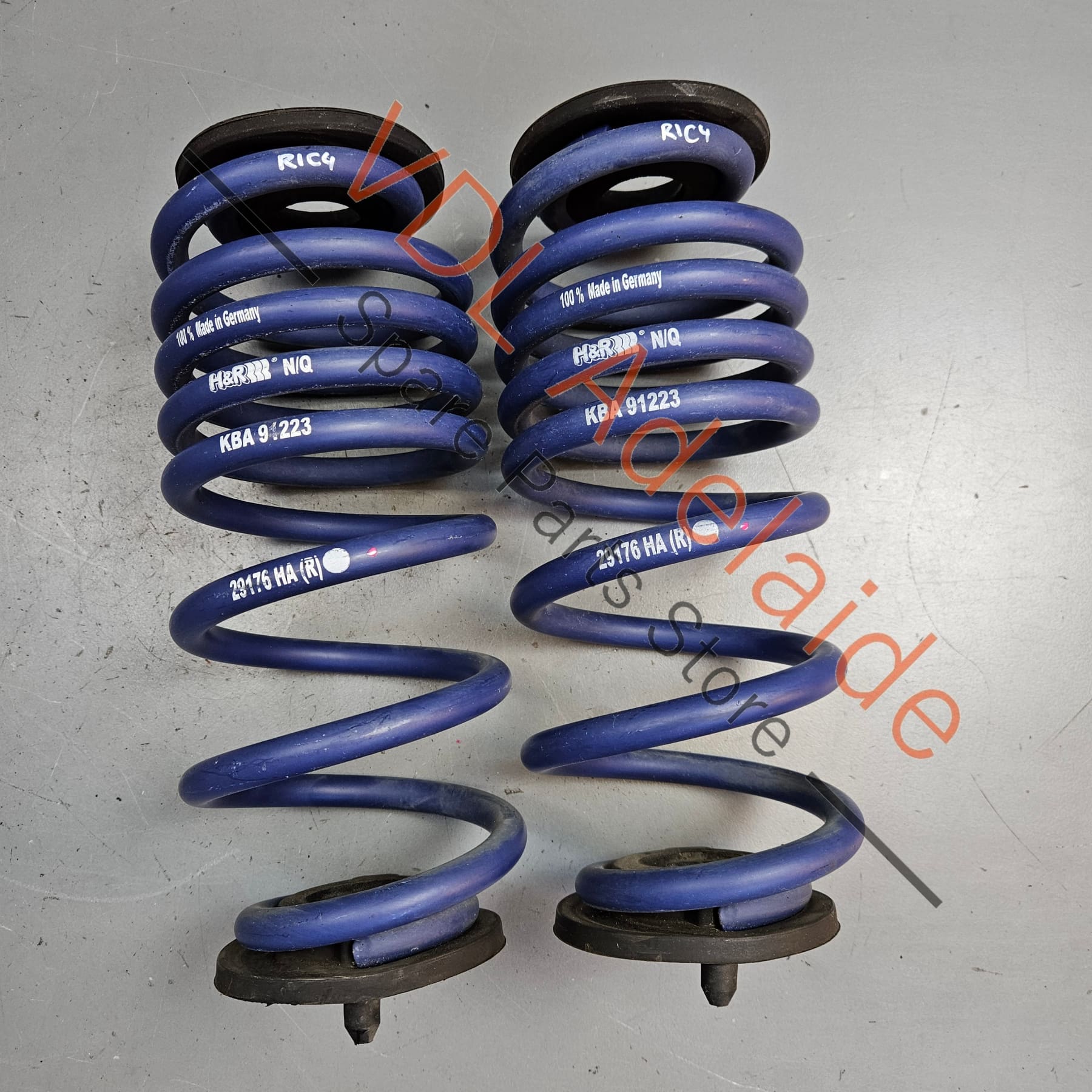 KBA91223 4VWN002F   Set of Heavy Duty Lowered Springs for Golf MK5 R32 & MK6 R H&R KBA91223 & Whiteline 4VWN002F