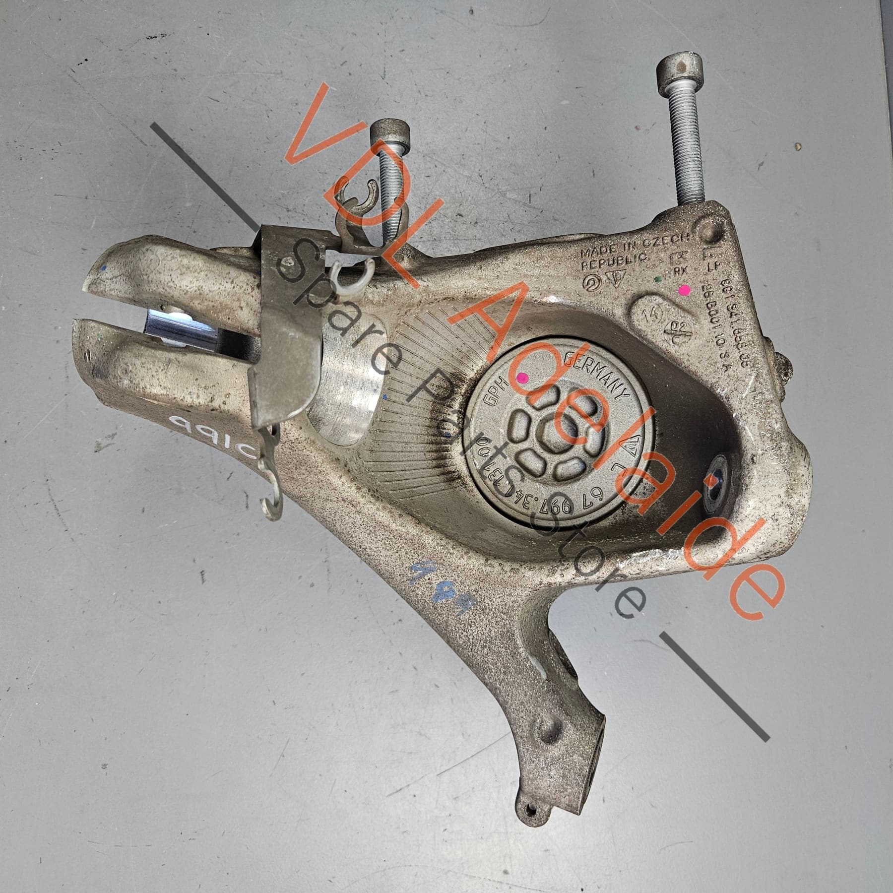 99134115706 9P1407621B   Porsche 911 Boxster Cayman Front Left Hub Knuckle Wheel Bearing Housing 99134115706