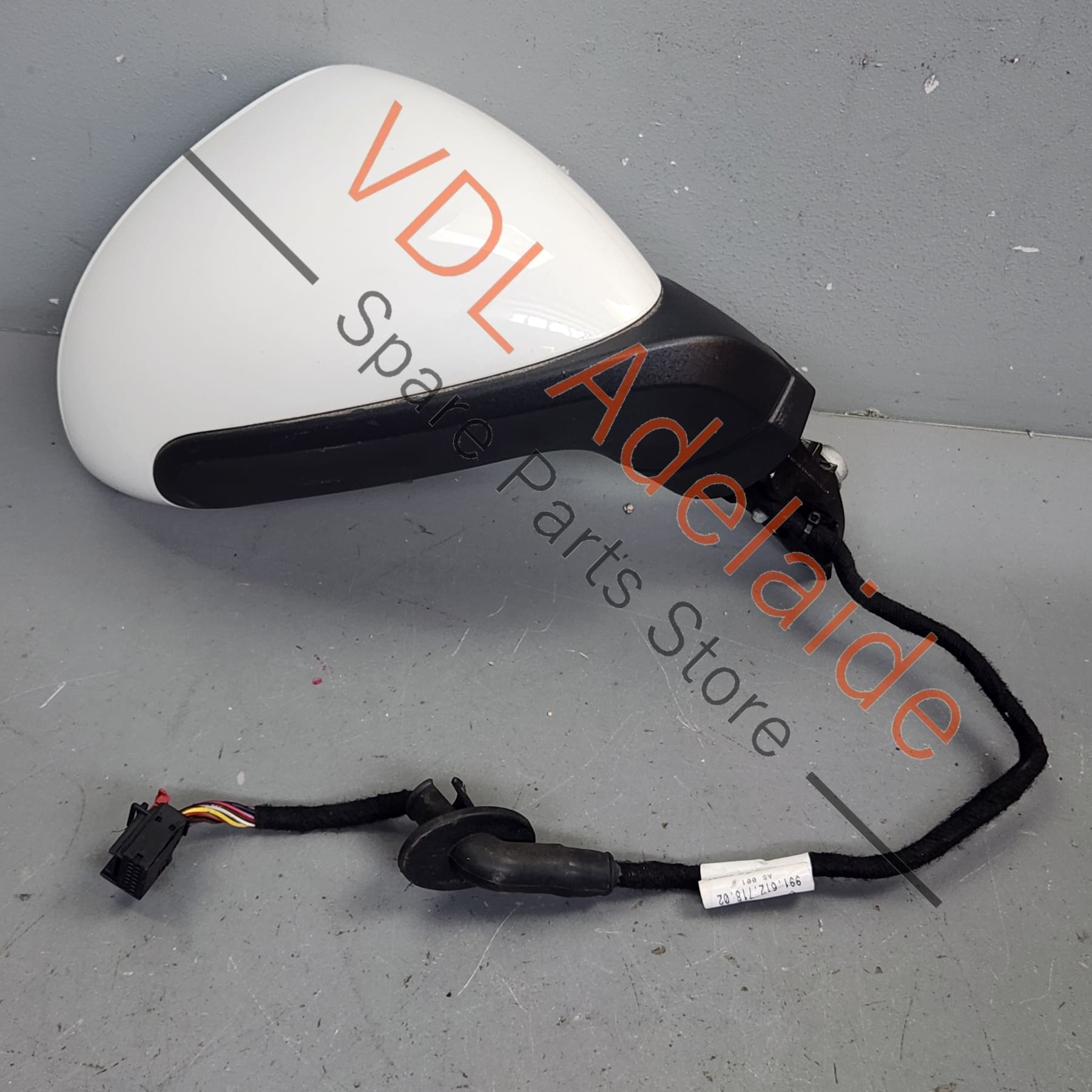 99173103602 99173172006G2X 
99173122011  Porsche 911 Right Side Exterior Mirror Rear View Complete for RHD models 99173103602 99173172006 99173122011