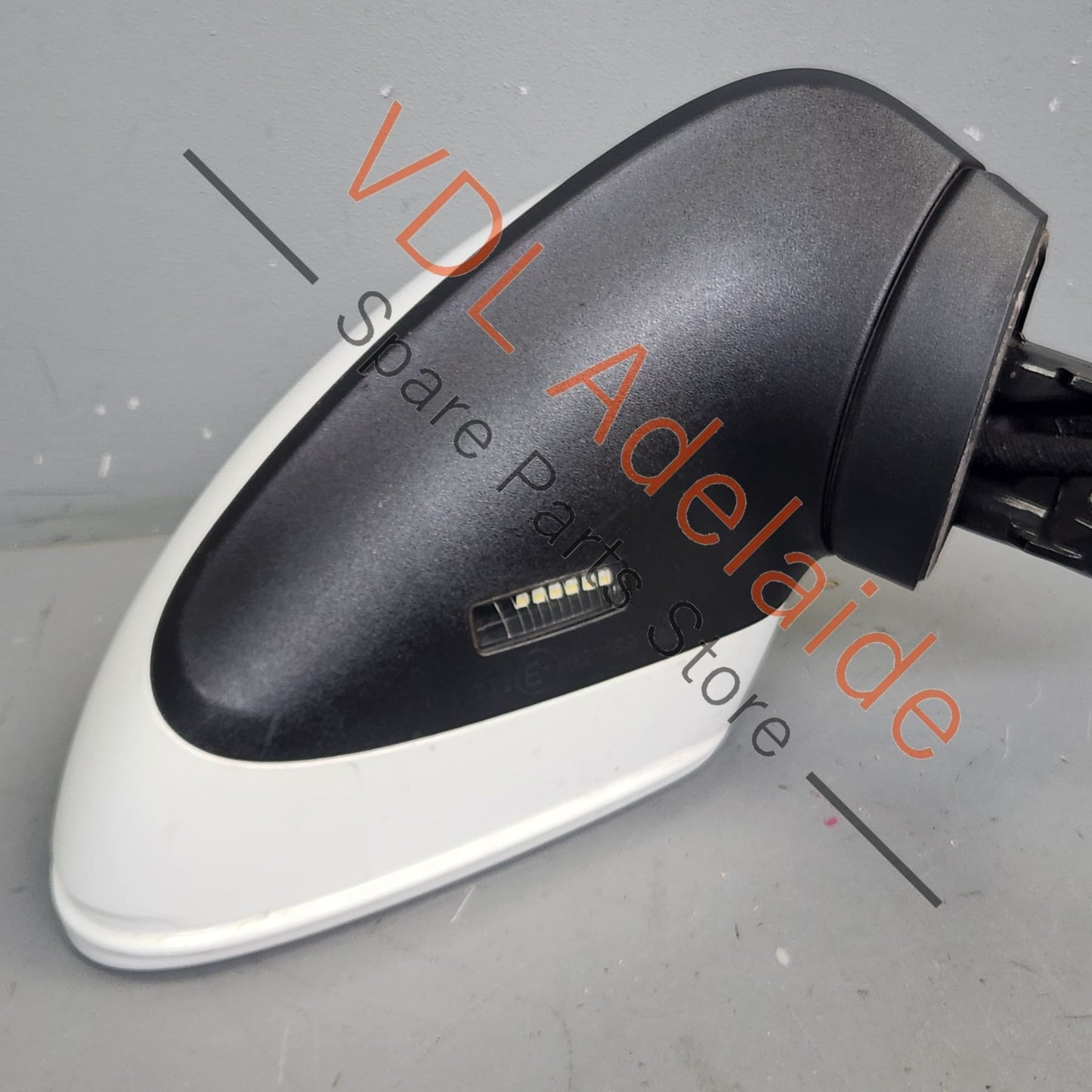 99173103602 99173172006G2X 
99173122011  Porsche 911 Right Side Exterior Mirror Rear View Complete for RHD models 99173103602 99173172006 99173122011