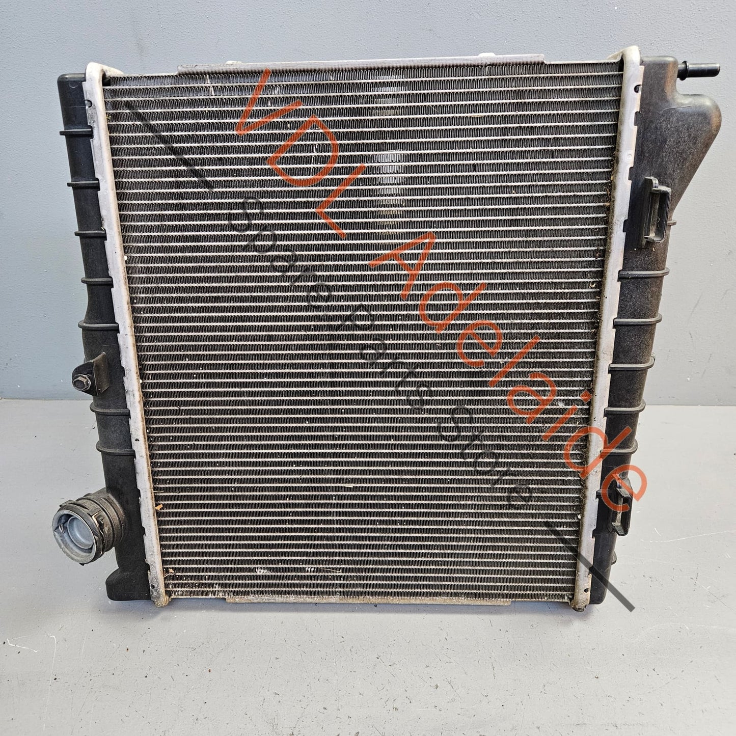 99110613103    Porsche 911 991 Radiator Left Side 99110613103