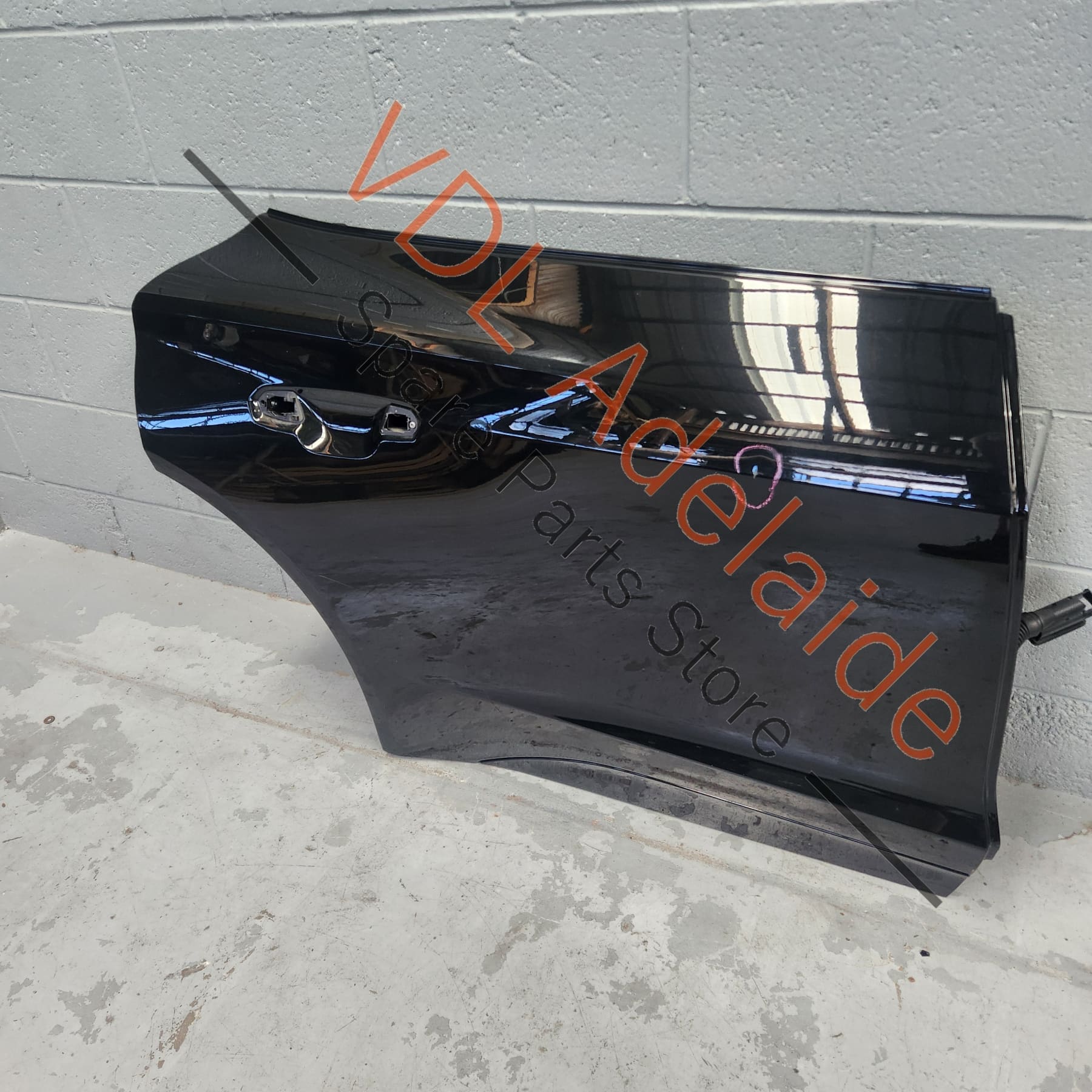 4J3833051C 4J3833051B    Audi E-Tron Rear Left Door Shell Panel 4J3833051C 4J3833051B 0/ Y9T Mythos Black