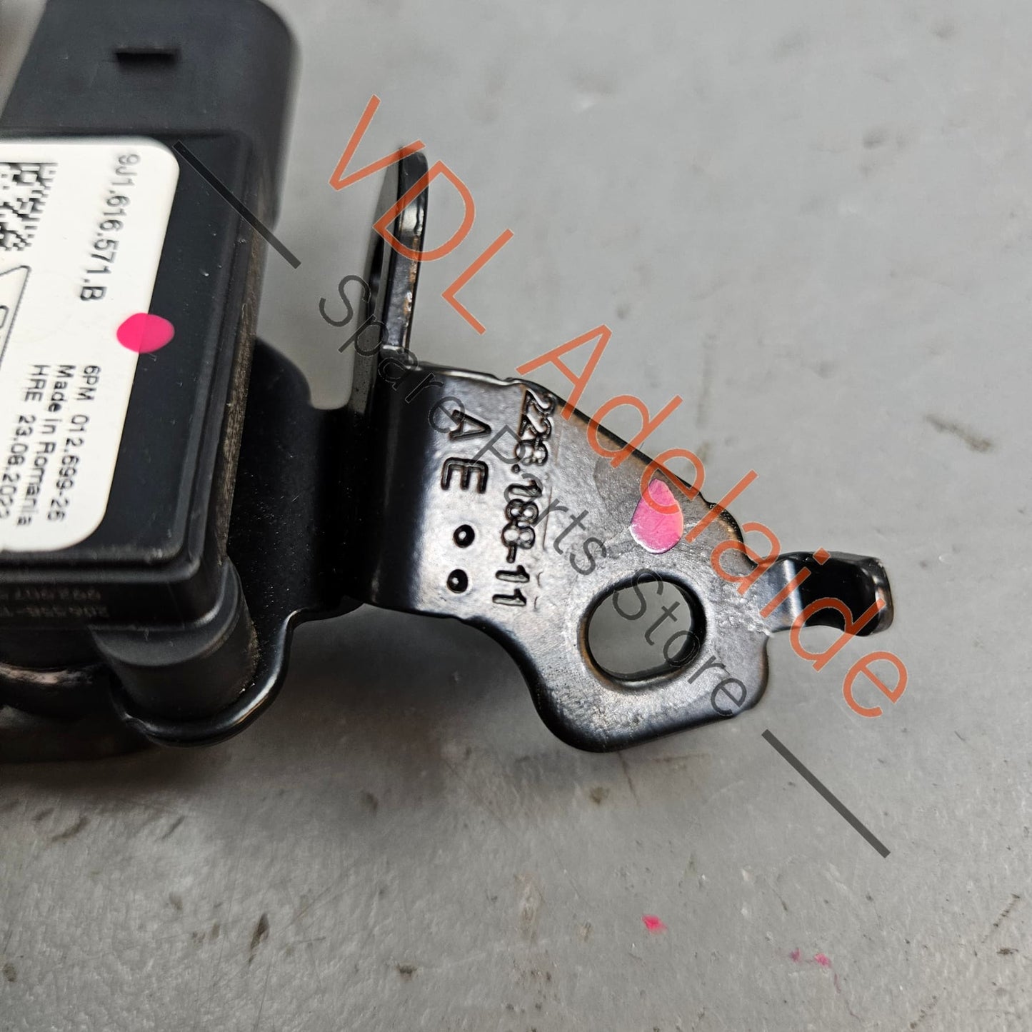 9J1616571B    Audi e-Tron Porsche Taycan Right Rear Suspension Level Sensor 9J1616571B