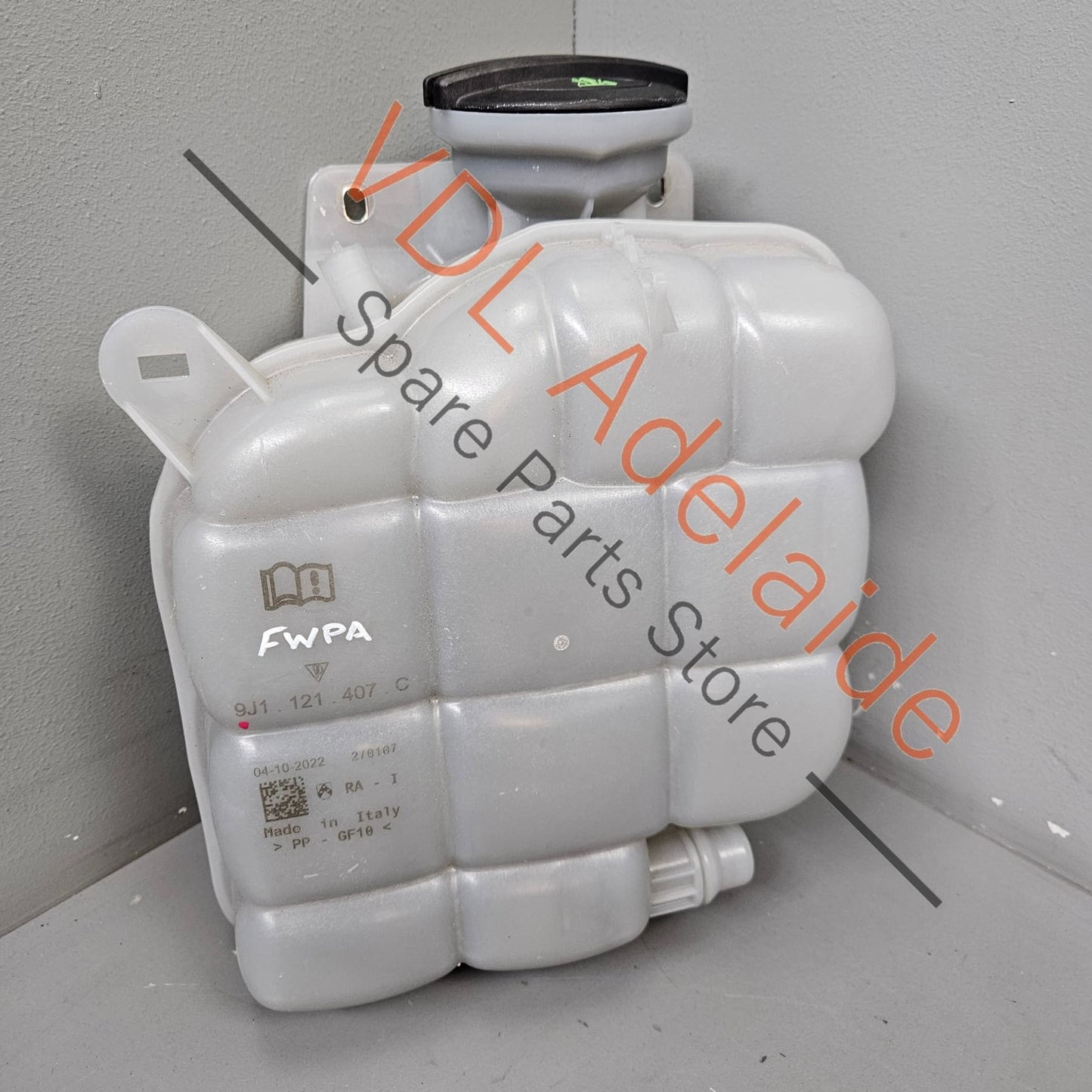 9J1121407C    Audi e-Tron Coolant Expansion Tank 9J1121407C