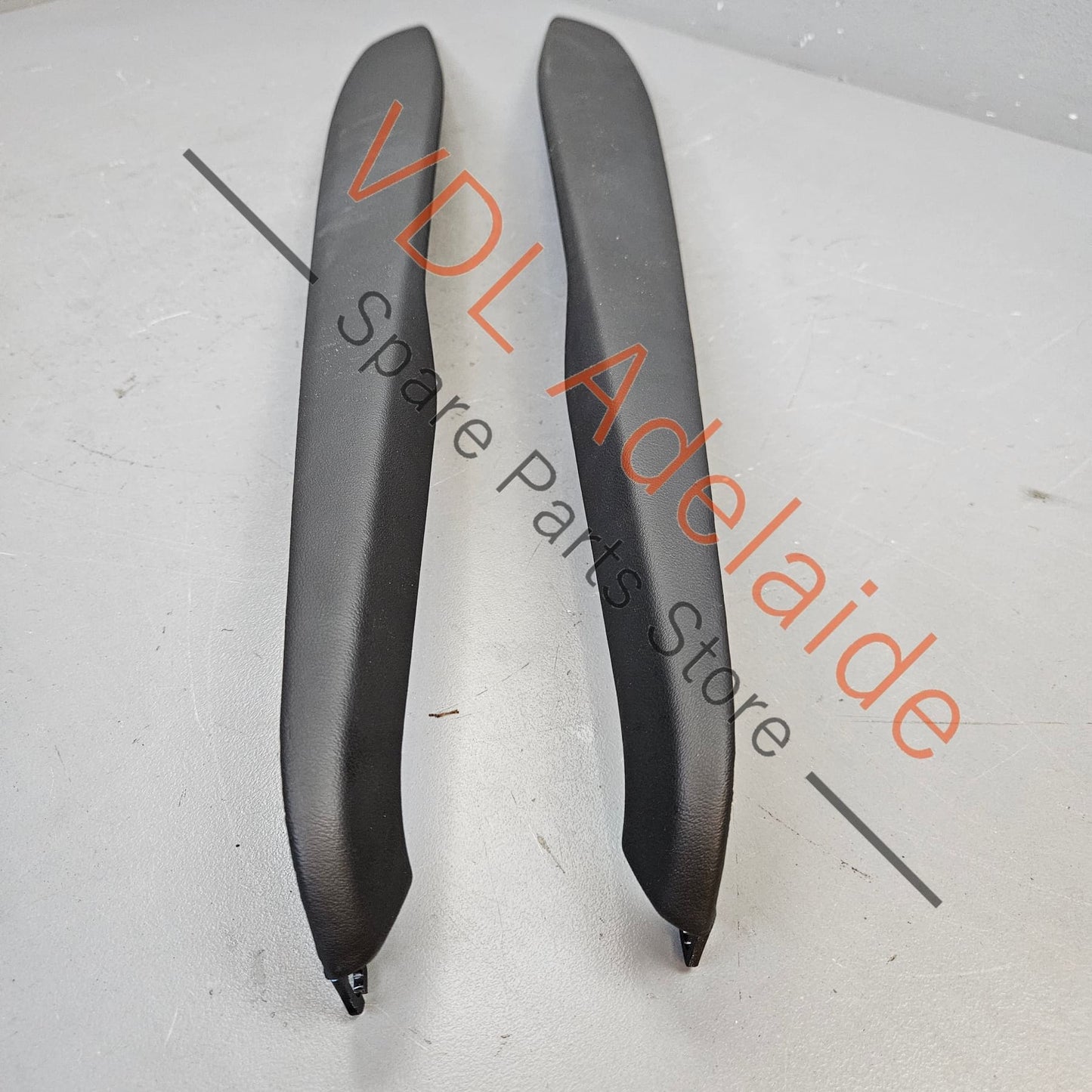 4J386414738M 4J386414838M   Pair of Audi e-Tron GT Interior Centre Console Leatherette Side Covers 4J3864147 38M 4J3864148 38M