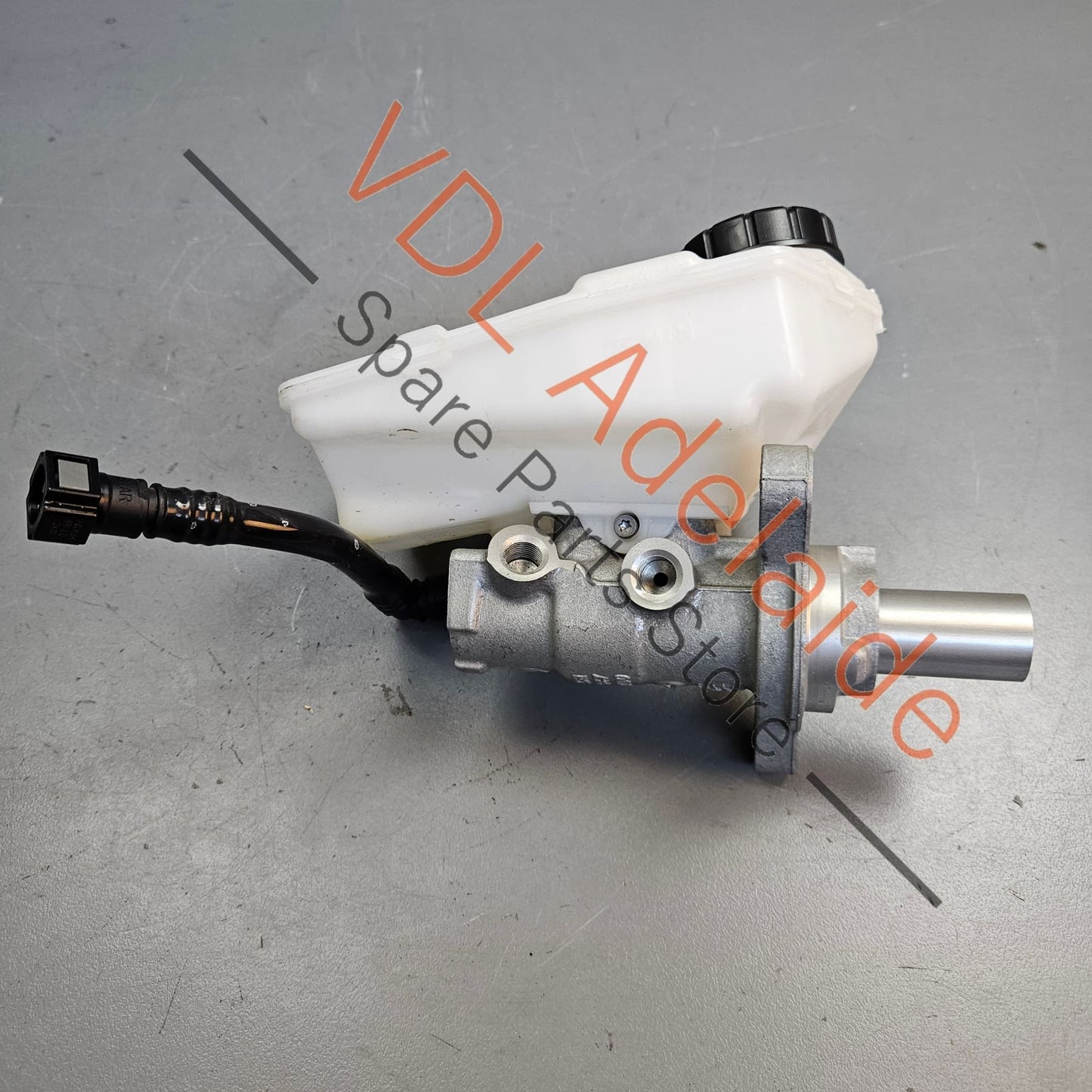 992698181A    Audi e-Tron Porsche Taycan Brake Master Cylinder 992698181A