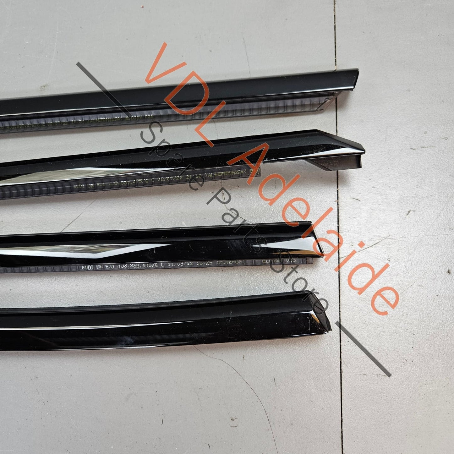 4J3837476C 4J3837475C 4J3839475C 4J3839476C Audi e-Tron GT Door Aperture Window Slot Seal Gloss Black Exterior Moulding Set